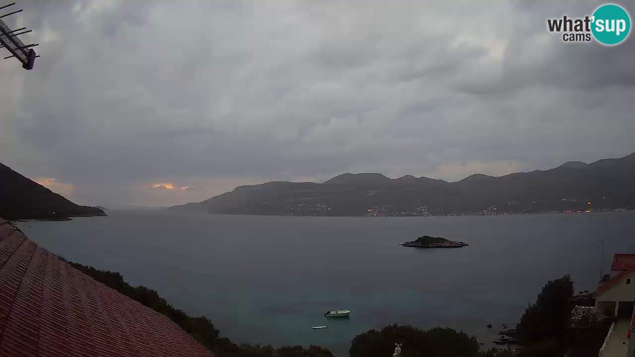 Korčula spletna kamera v živo – Tri Žala pogled na Pelješac