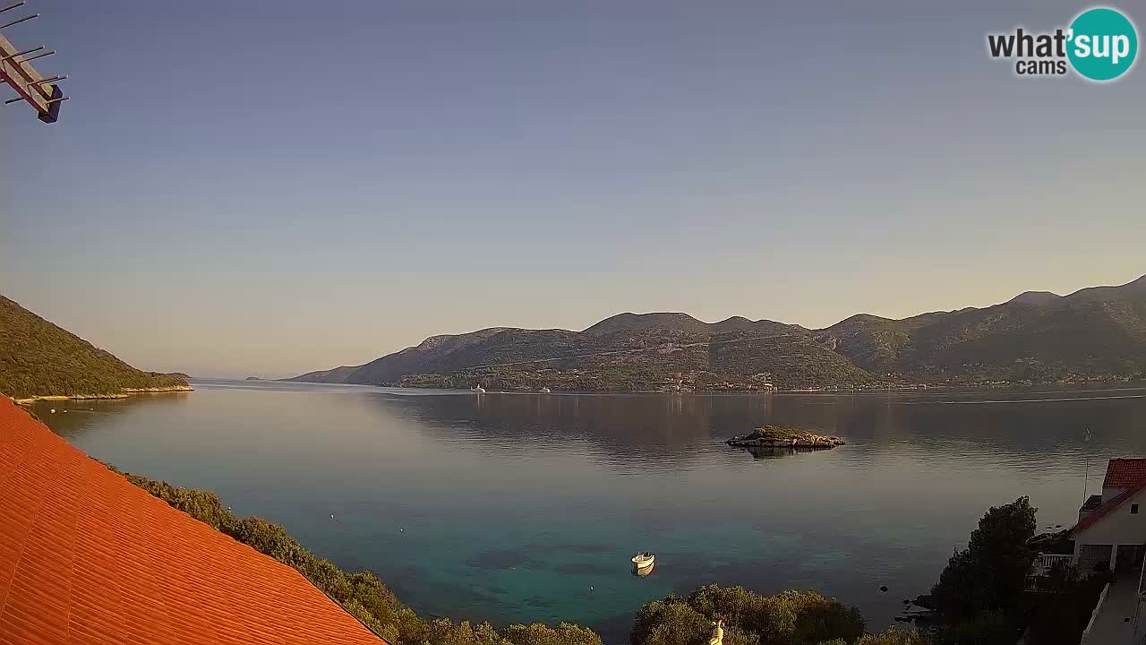 Korčula spletna kamera v živo – Tri Žala pogled na Pelješac