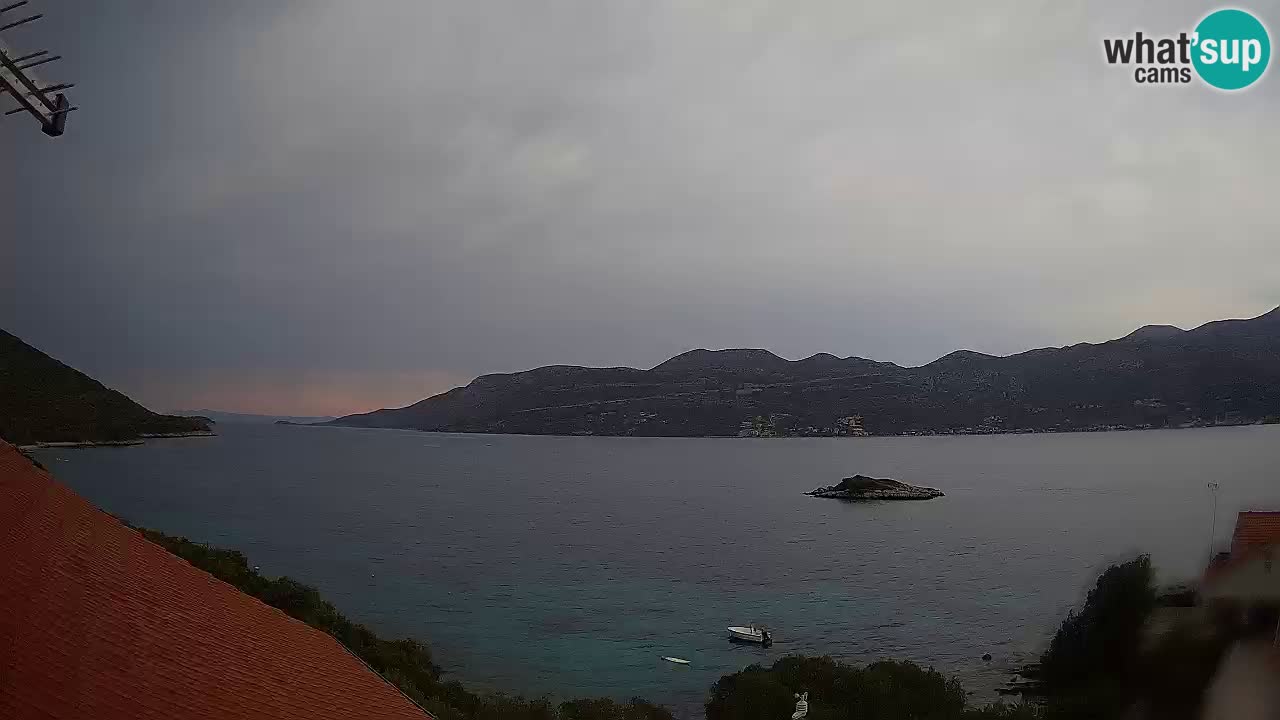 Korčula spletna kamera v živo – Tri Žala pogled na Pelješac