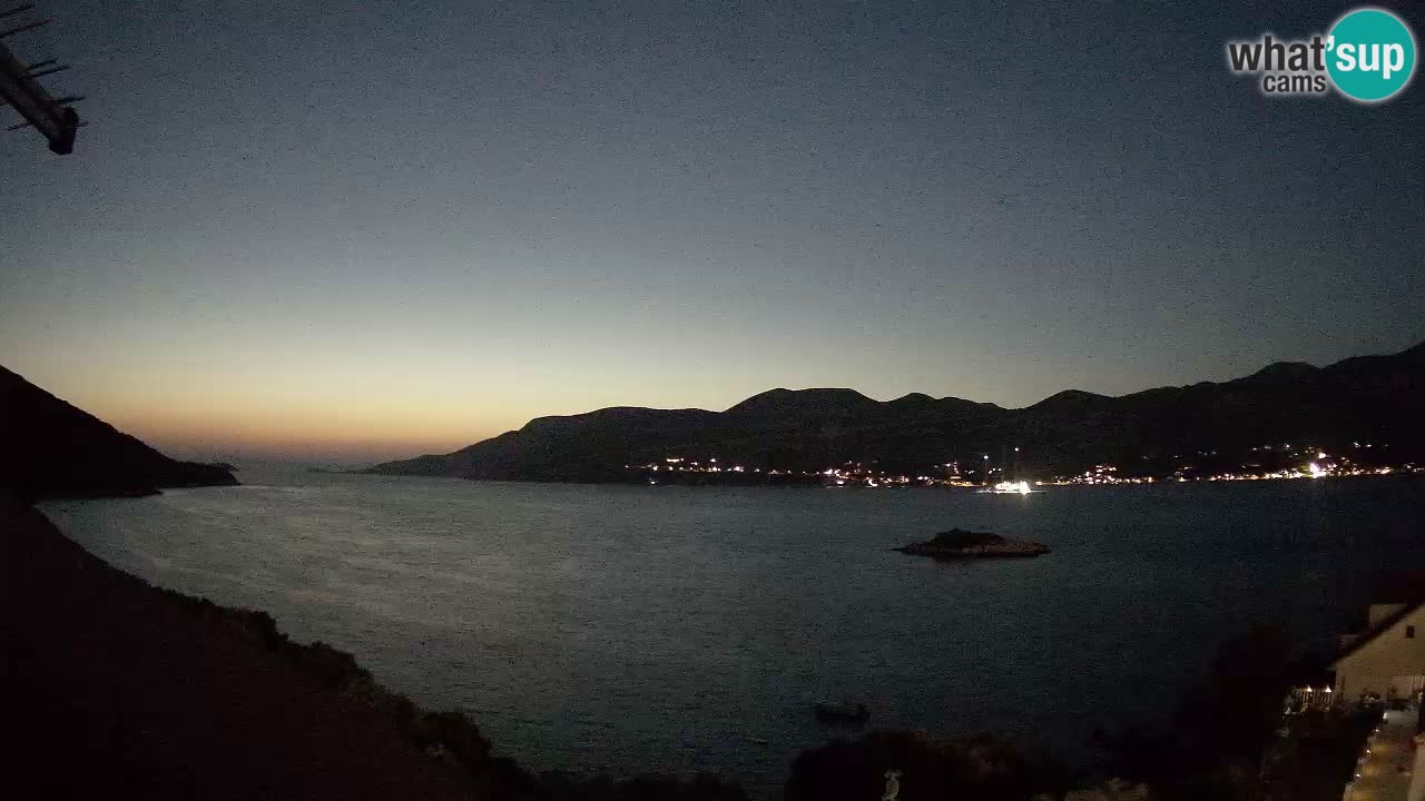 Korčula spletna kamera v živo – Tri Žala pogled na Pelješac
