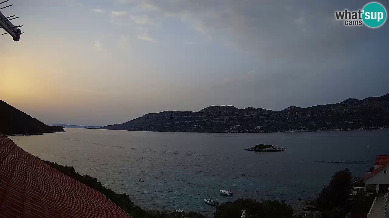 Korčula spletna kamera v živo – Tri Žala pogled na Pelješac
