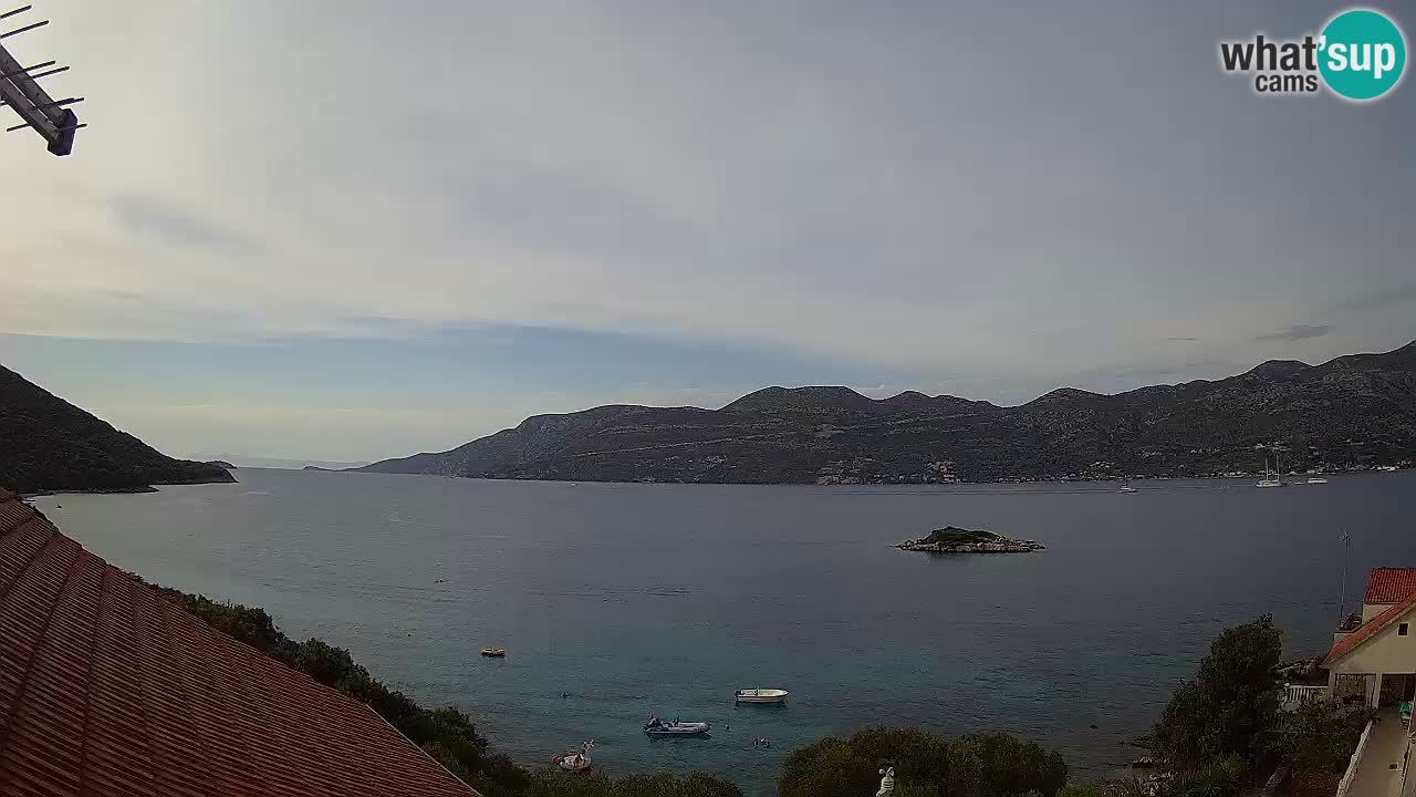 Korčula spletna kamera v živo – Tri Žala pogled na Pelješac