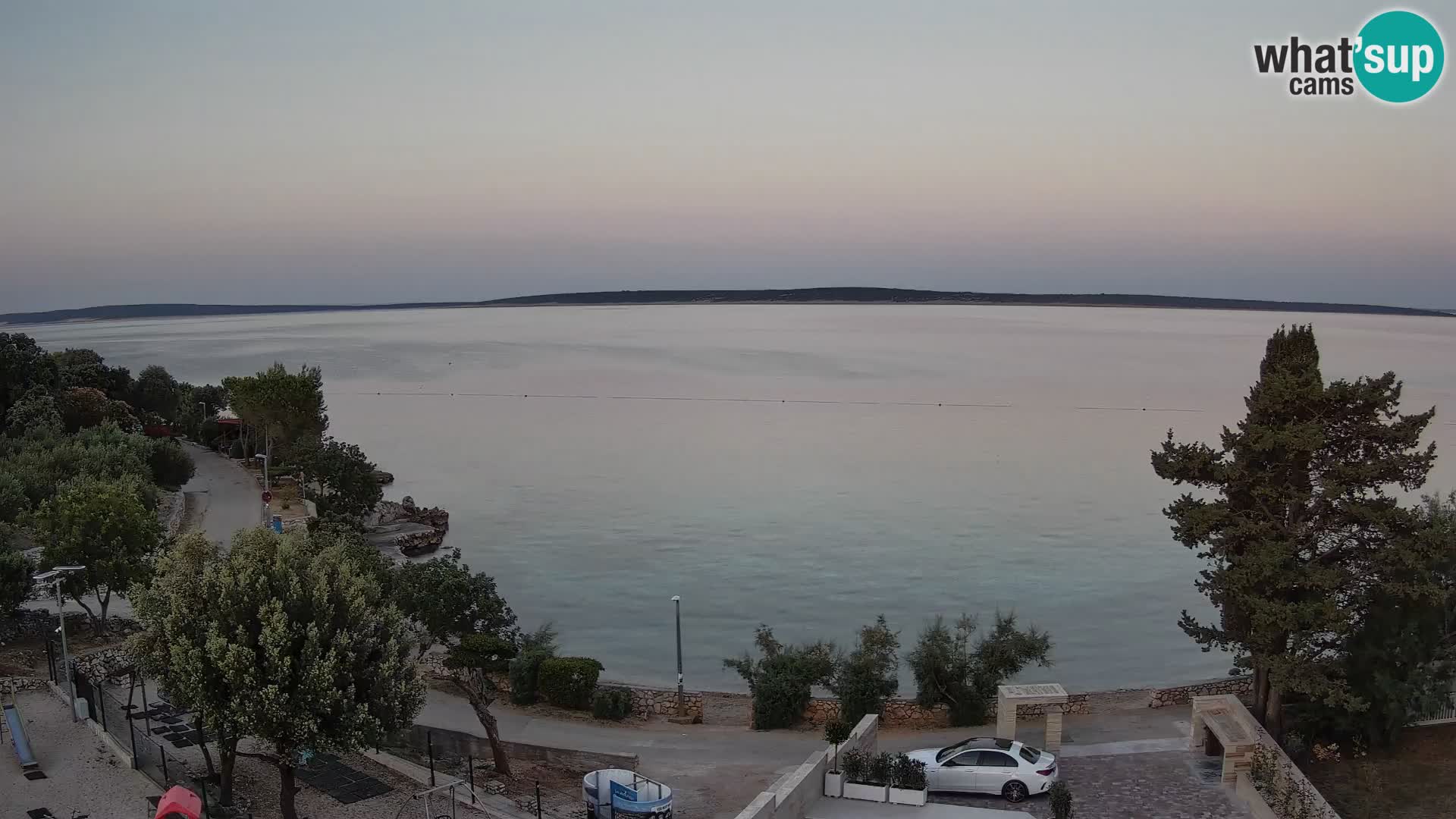 Spletna kamera Plaža Male Mandre – Pogled v živo z otoka Pag