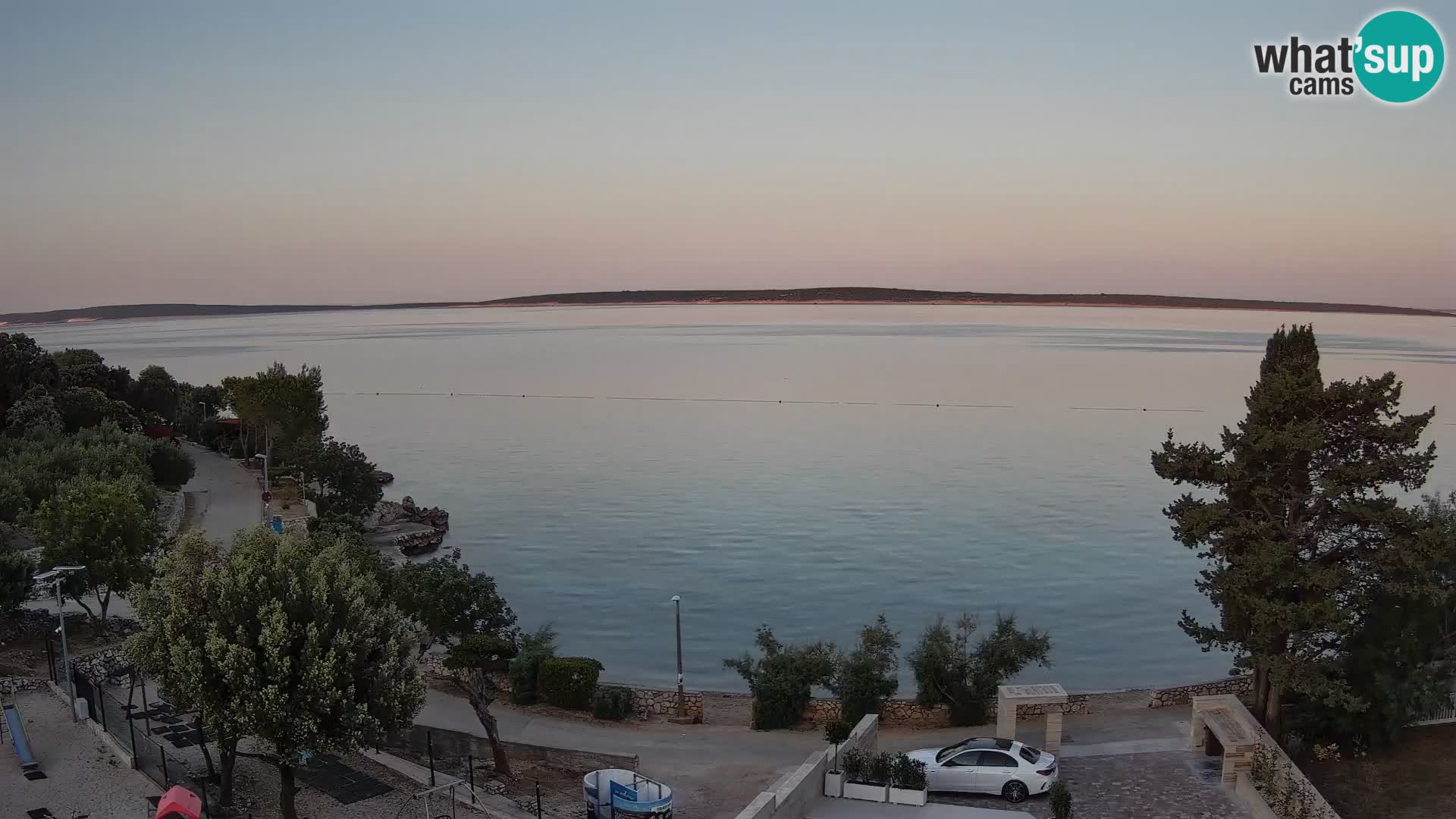 Spletna kamera Plaža Male Mandre – Pogled v živo z otoka Pag