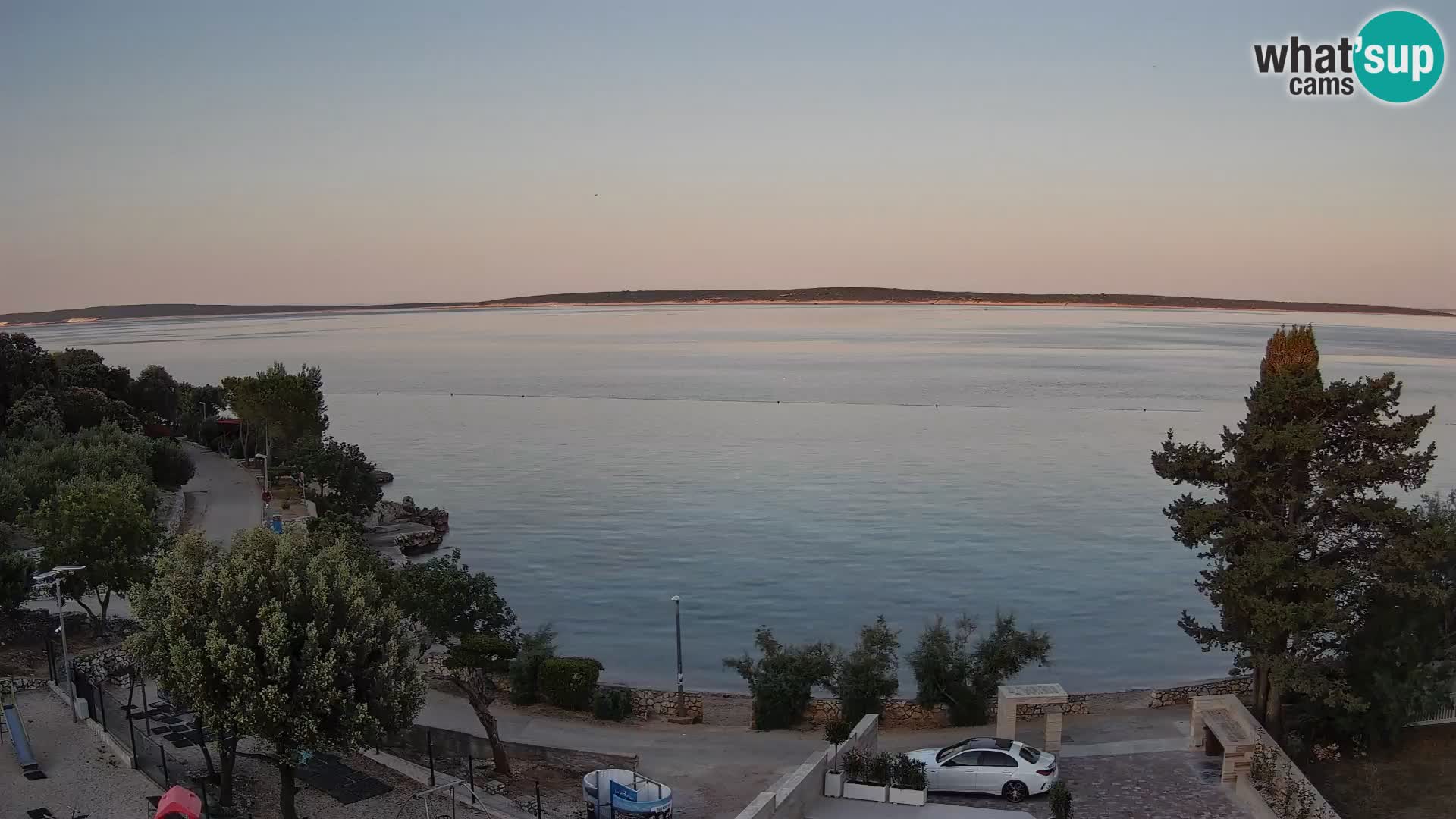 Spletna kamera Plaža Male Mandre – Pogled v živo z otoka Pag