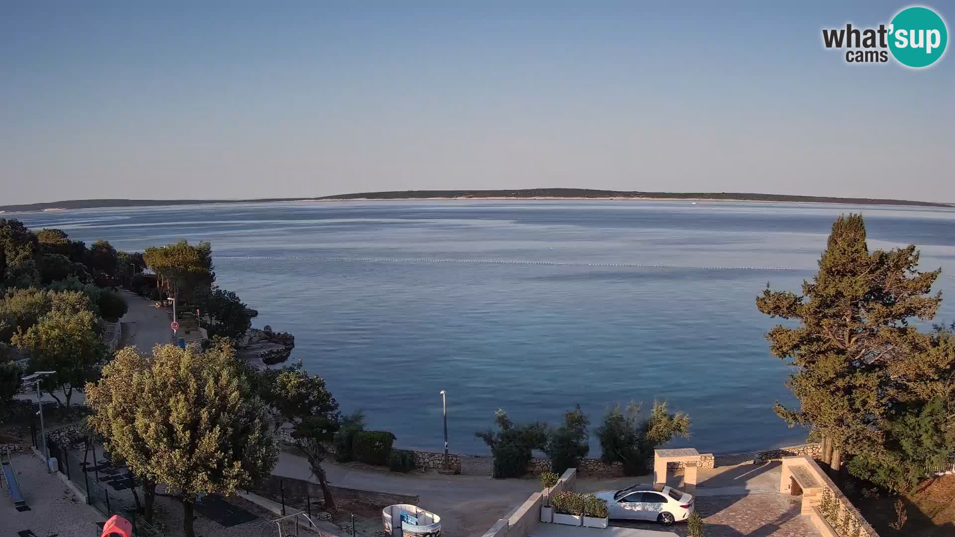 Spletna kamera Plaža Male Mandre – Pogled v živo z otoka Pag