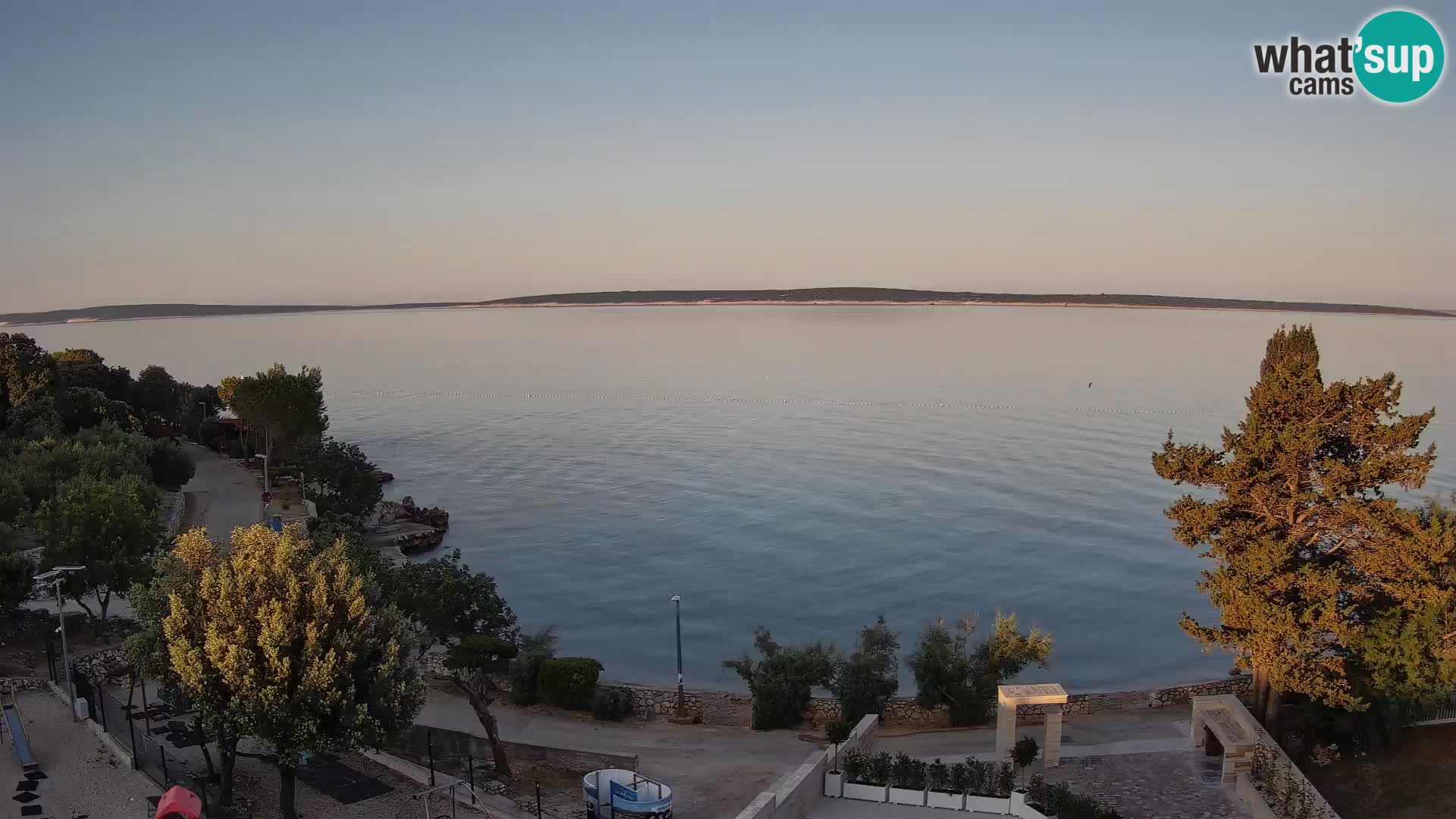 Spletna kamera Plaža Male Mandre – Pogled v živo z otoka Pag