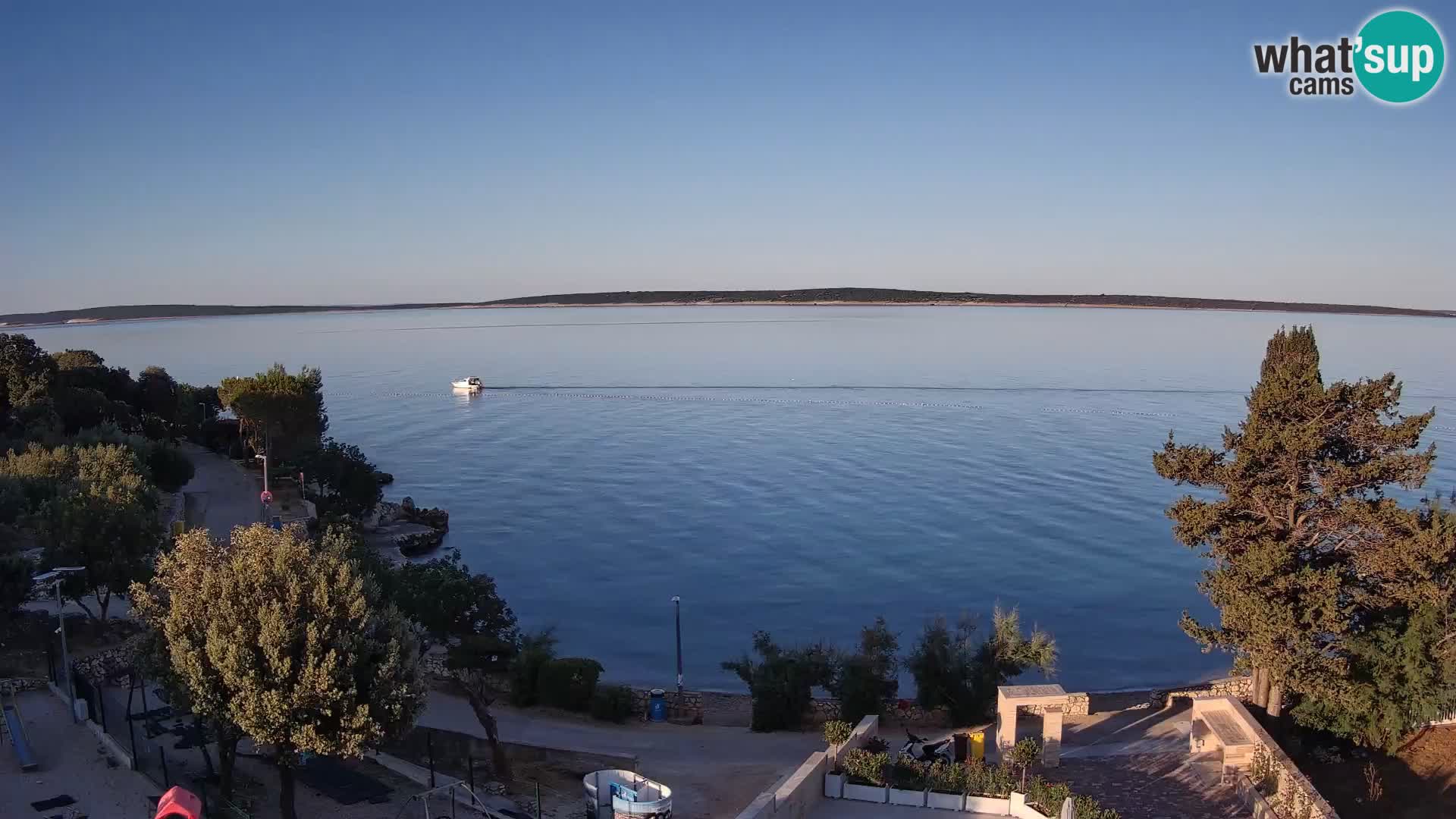 Spletna kamera Plaža Male Mandre – Pogled v živo z otoka Pag