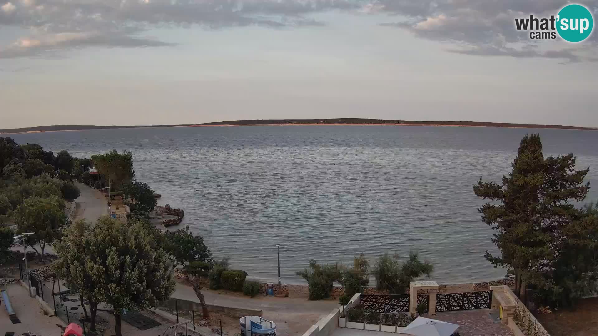 Spletna kamera Plaža Male Mandre – Pogled v živo z otoka Pag