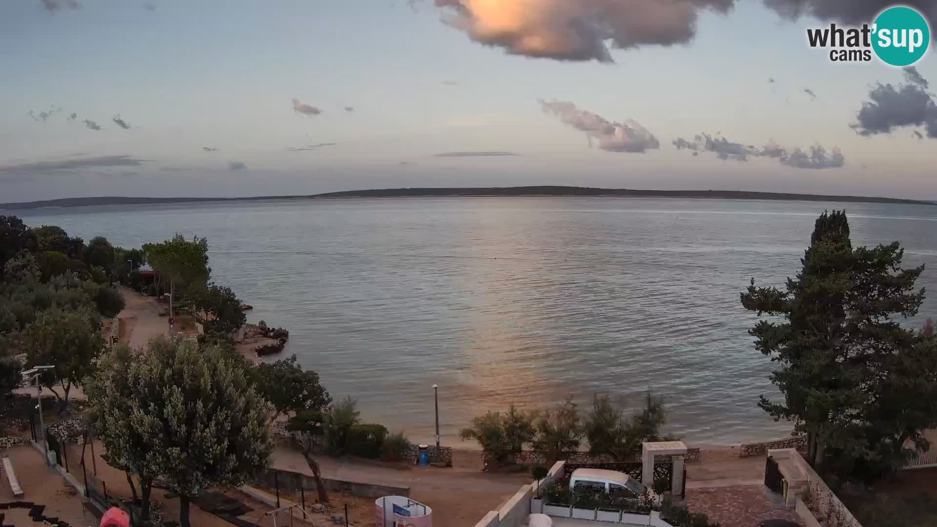Spletna kamera Plaža Male Mandre – Pogled v živo z otoka Pag