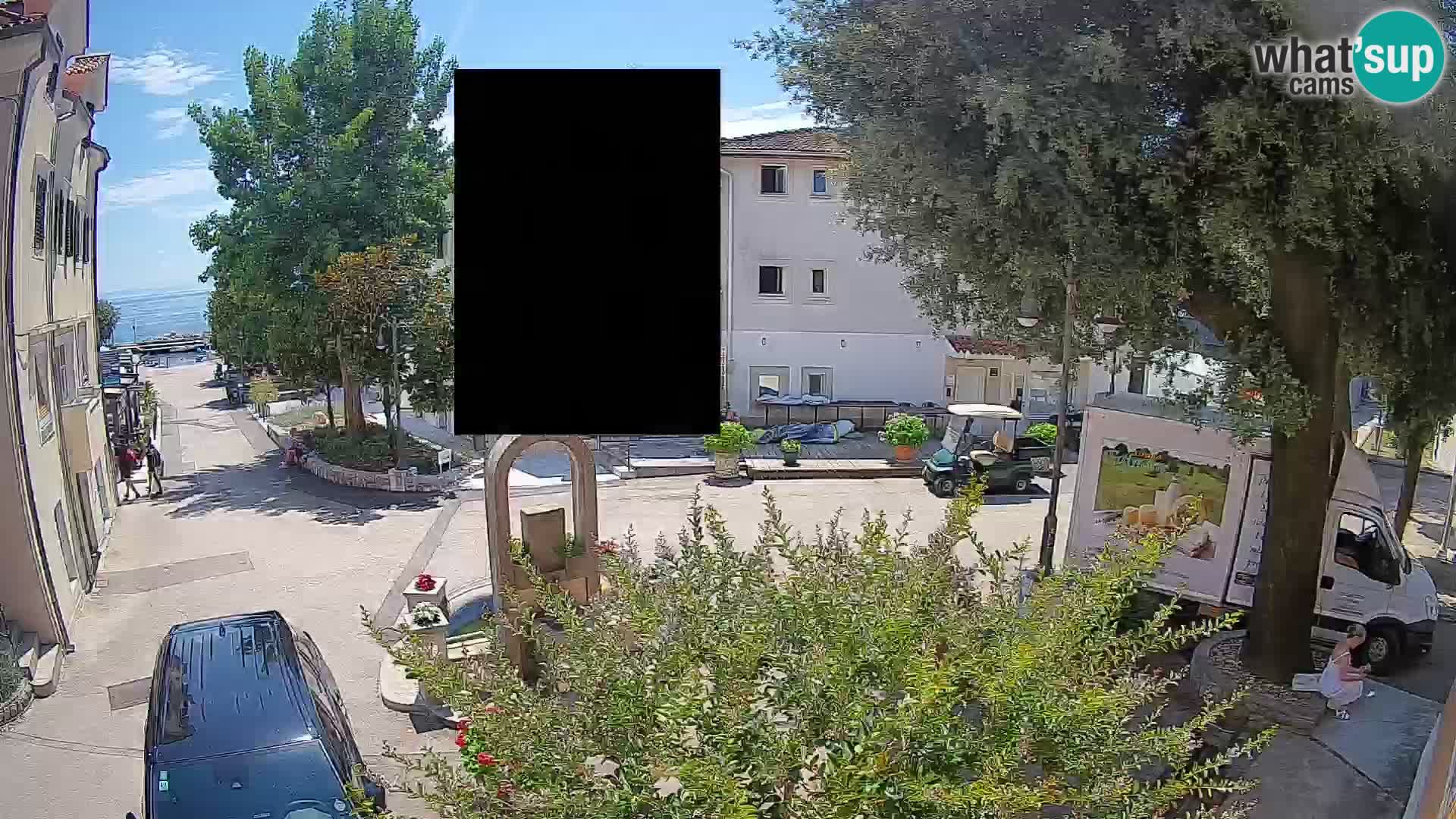 Spletna kamera center Mošćeniška Draga – Pogled v živo