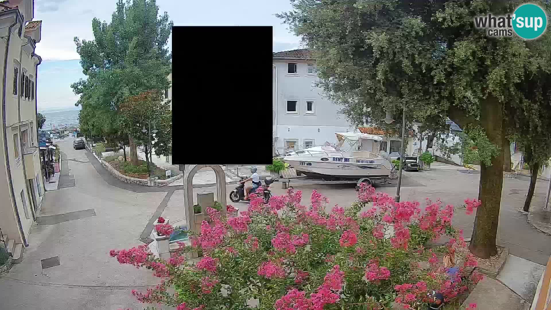 Spletna kamera center Mošćeniška Draga – Pogled v živo