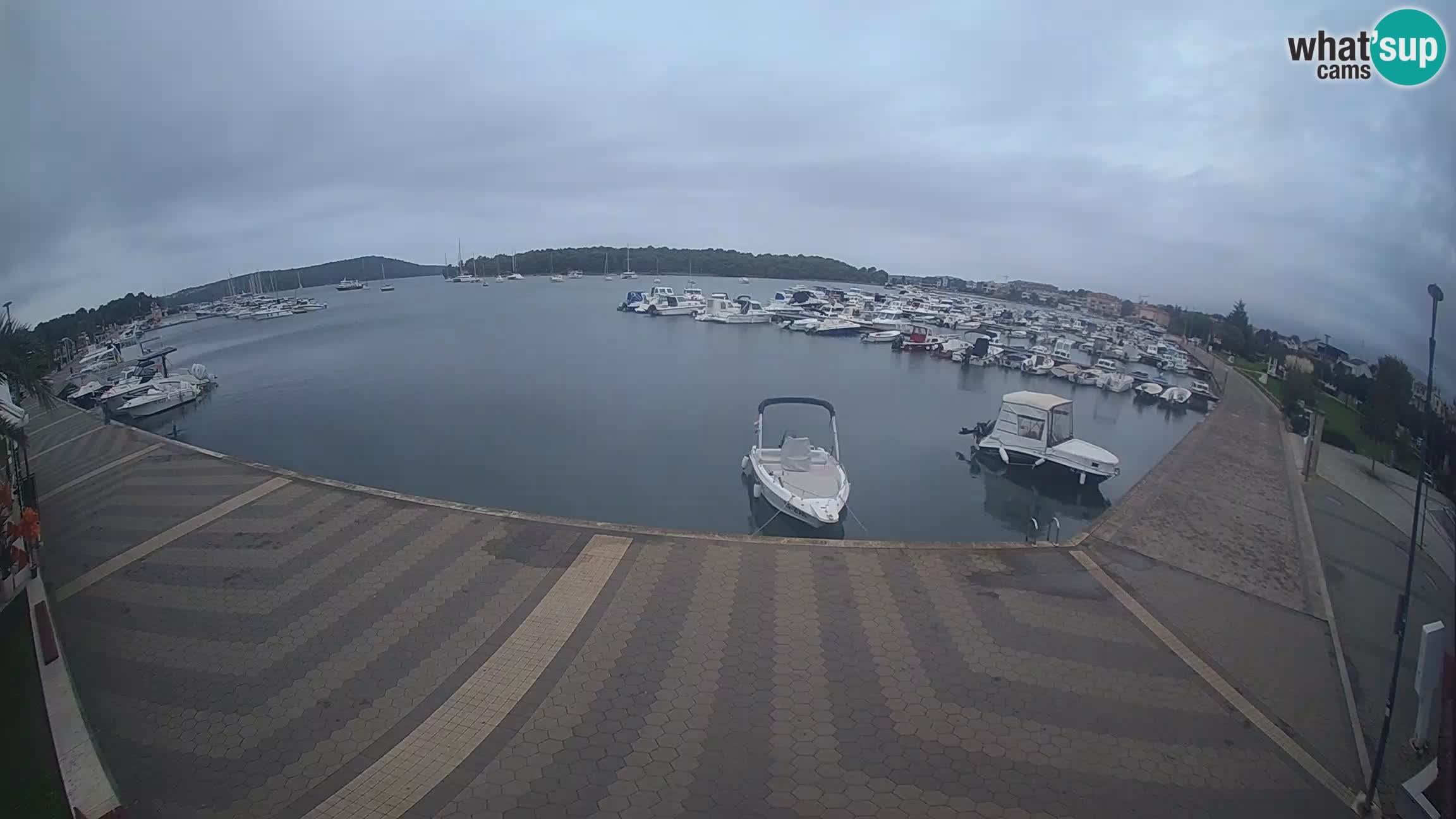 LIVE webcam Medulin marina