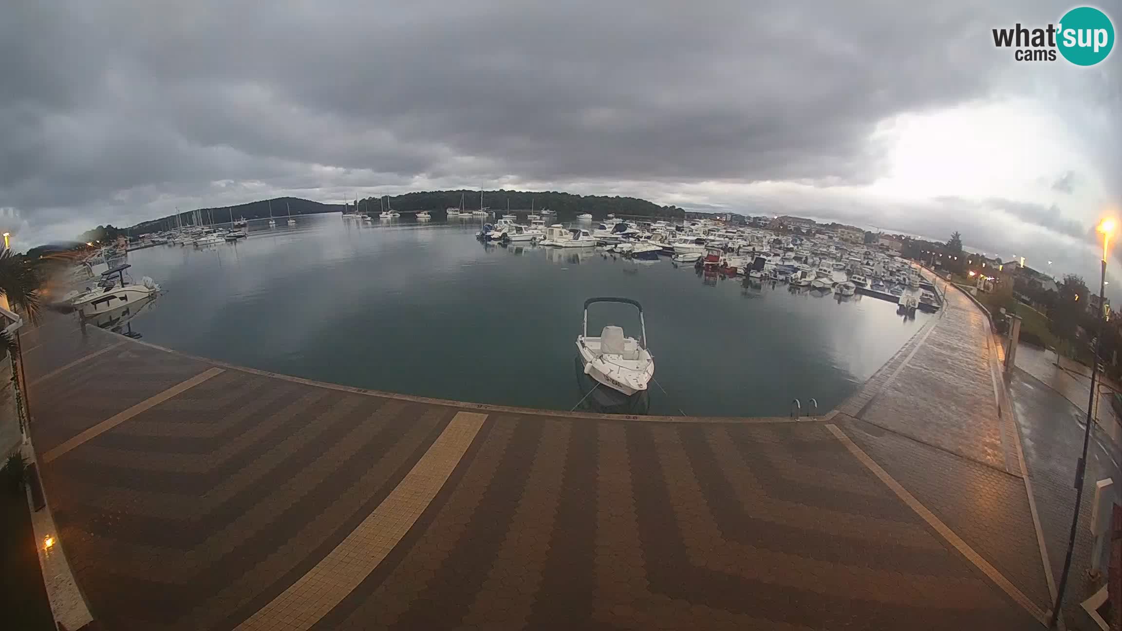 LIVE webcam Medulin marina