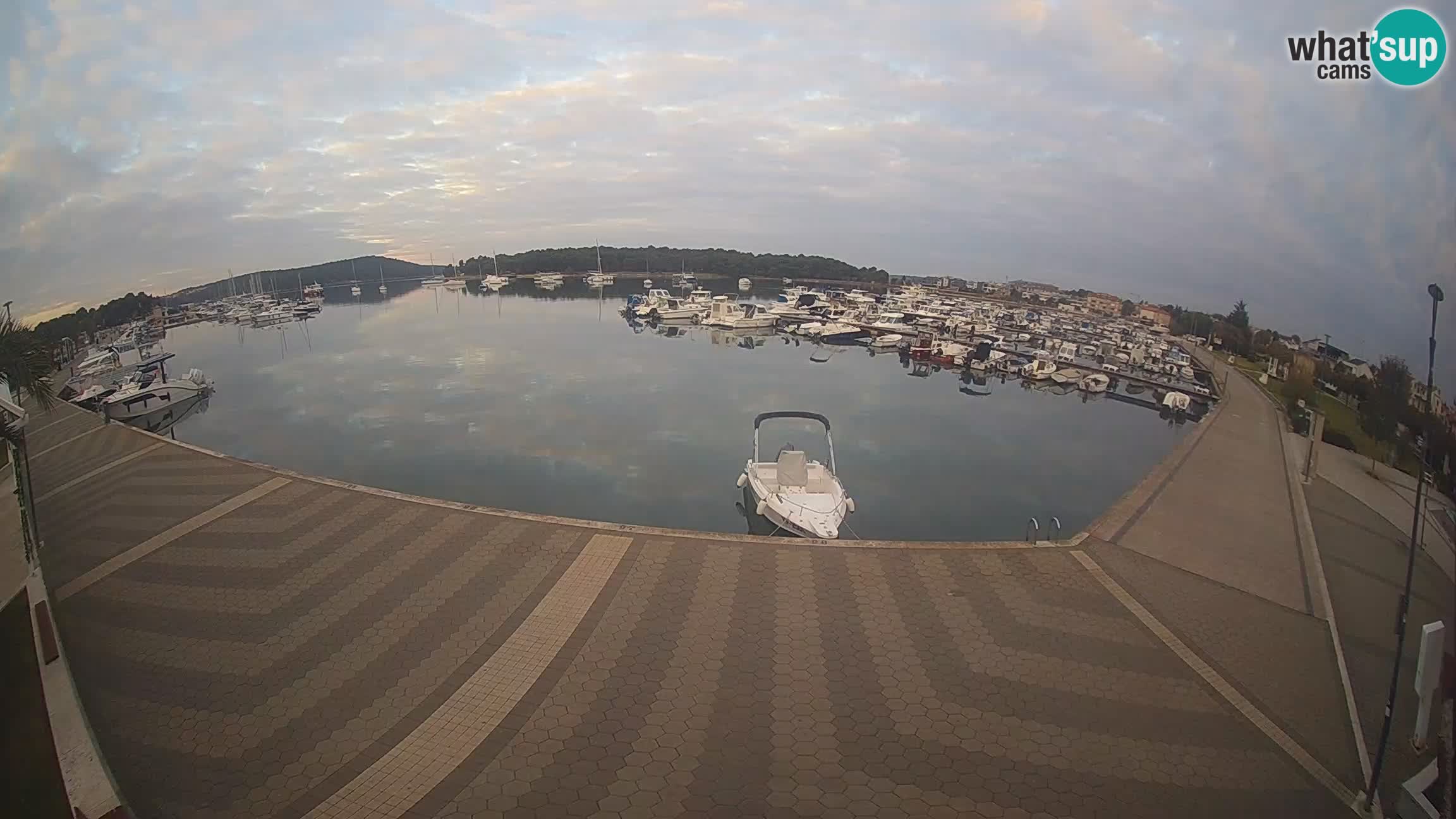 LIVE webcam Medulin marina