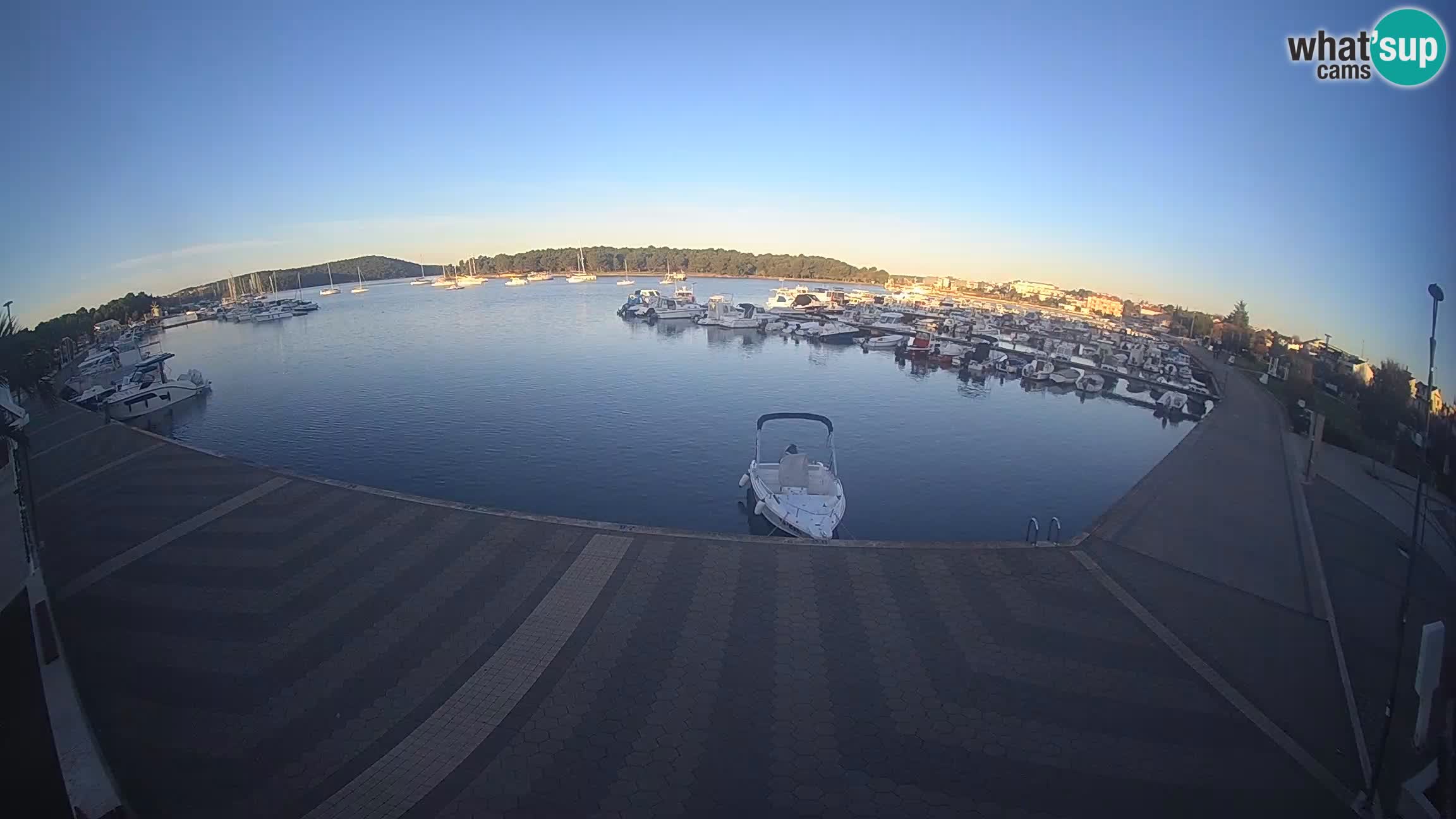 LIVE webcam Medulin marina