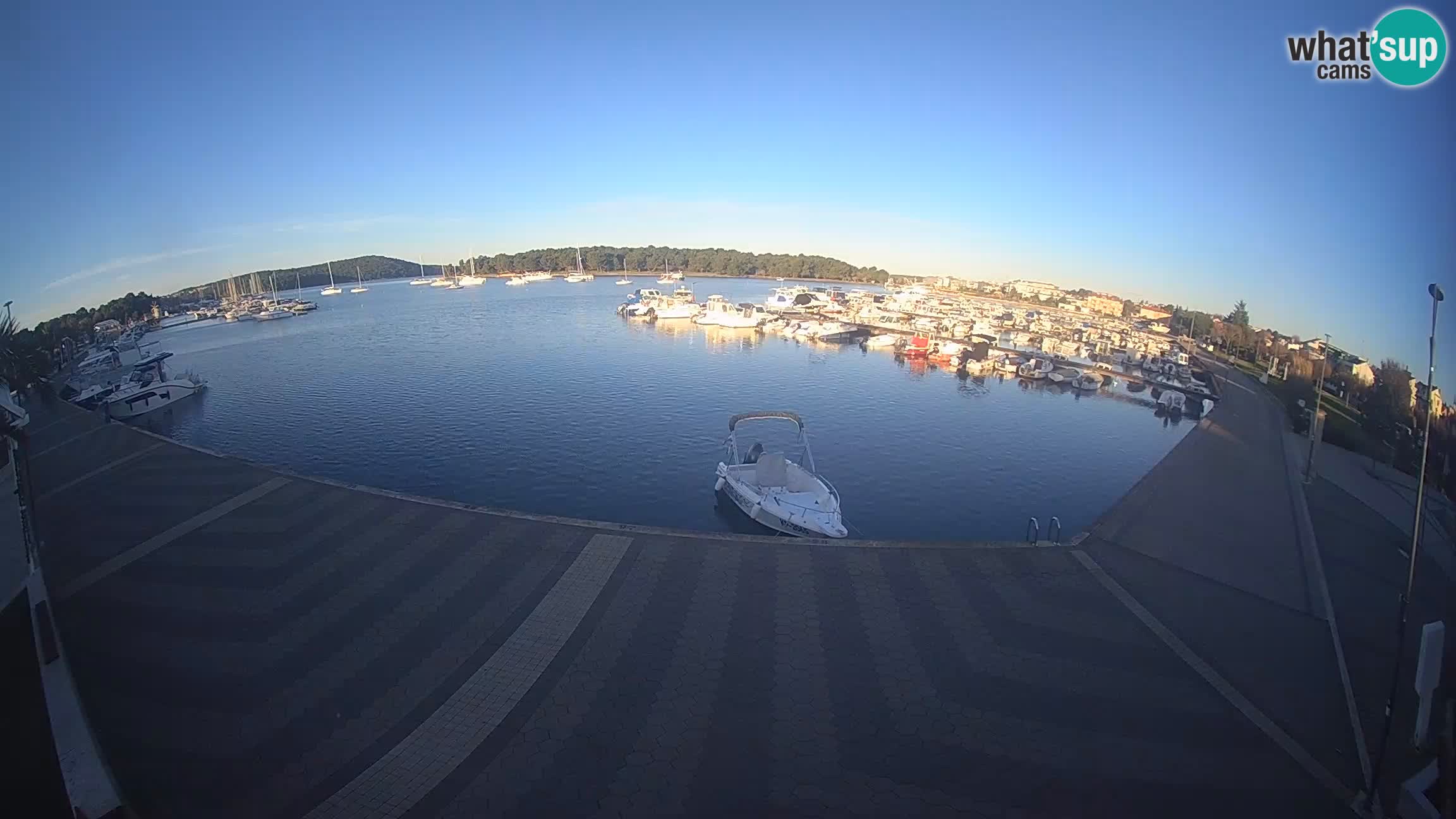 LIVE webcam Medulin marina