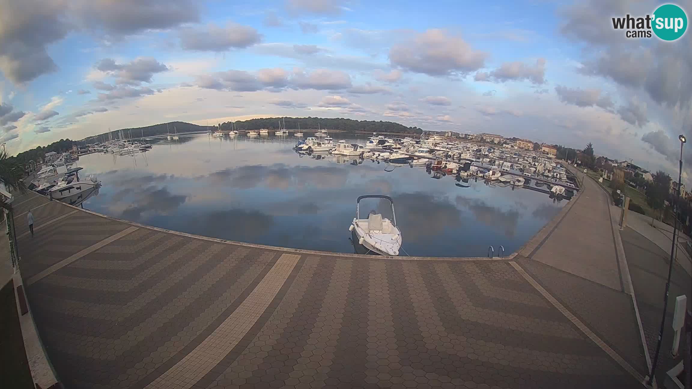 LIVE webcam Medulin marina