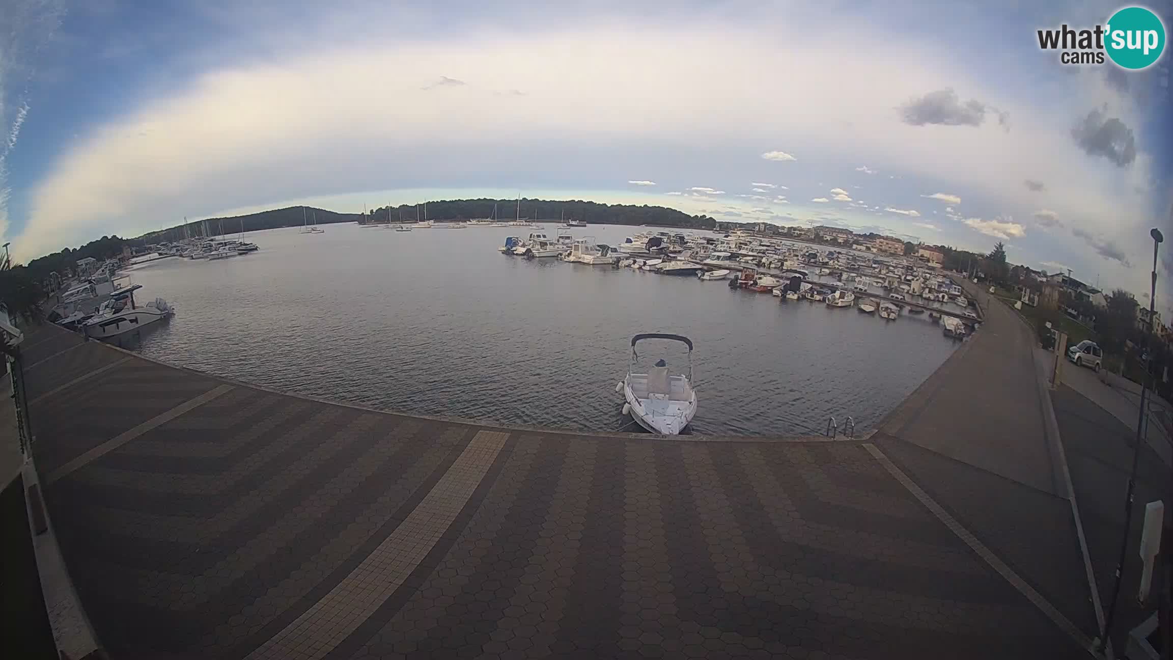 LIVE webcam Medulin marina