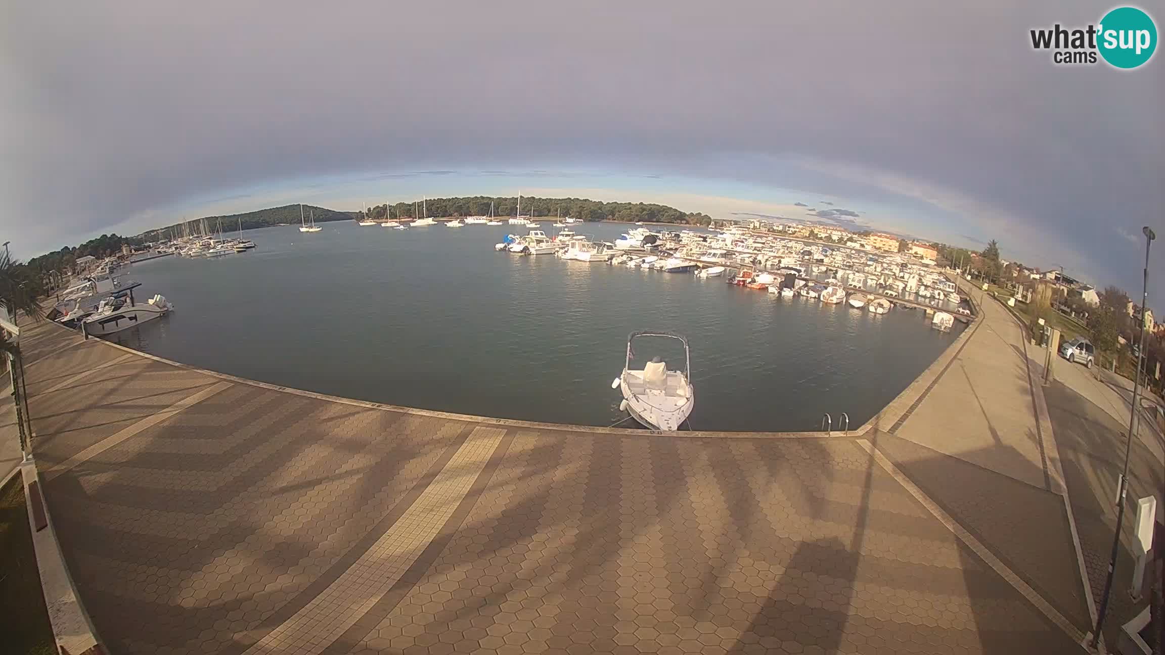 LIVE webcam Medulin marina