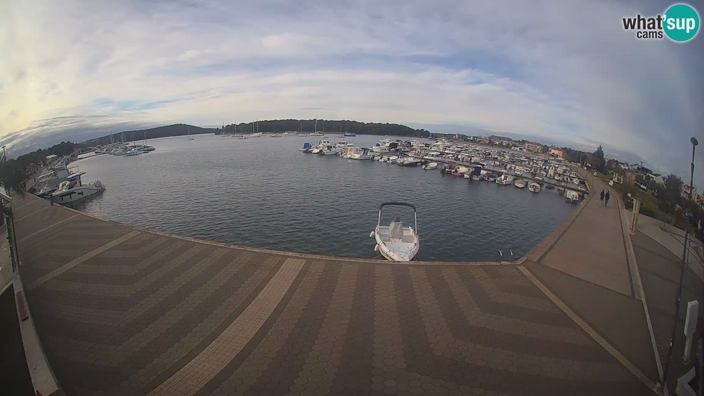 LIVE webcam Medulin marina