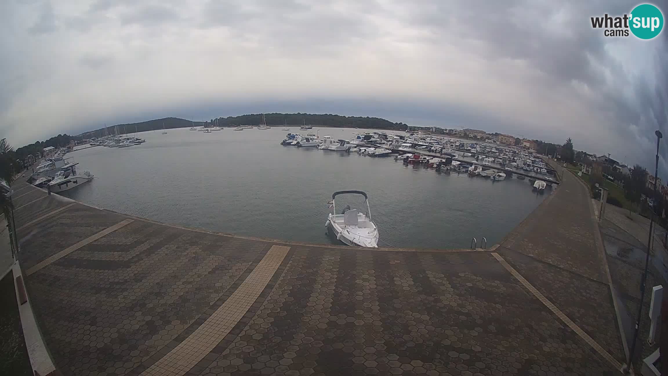 LIVE webcam Medulin marina