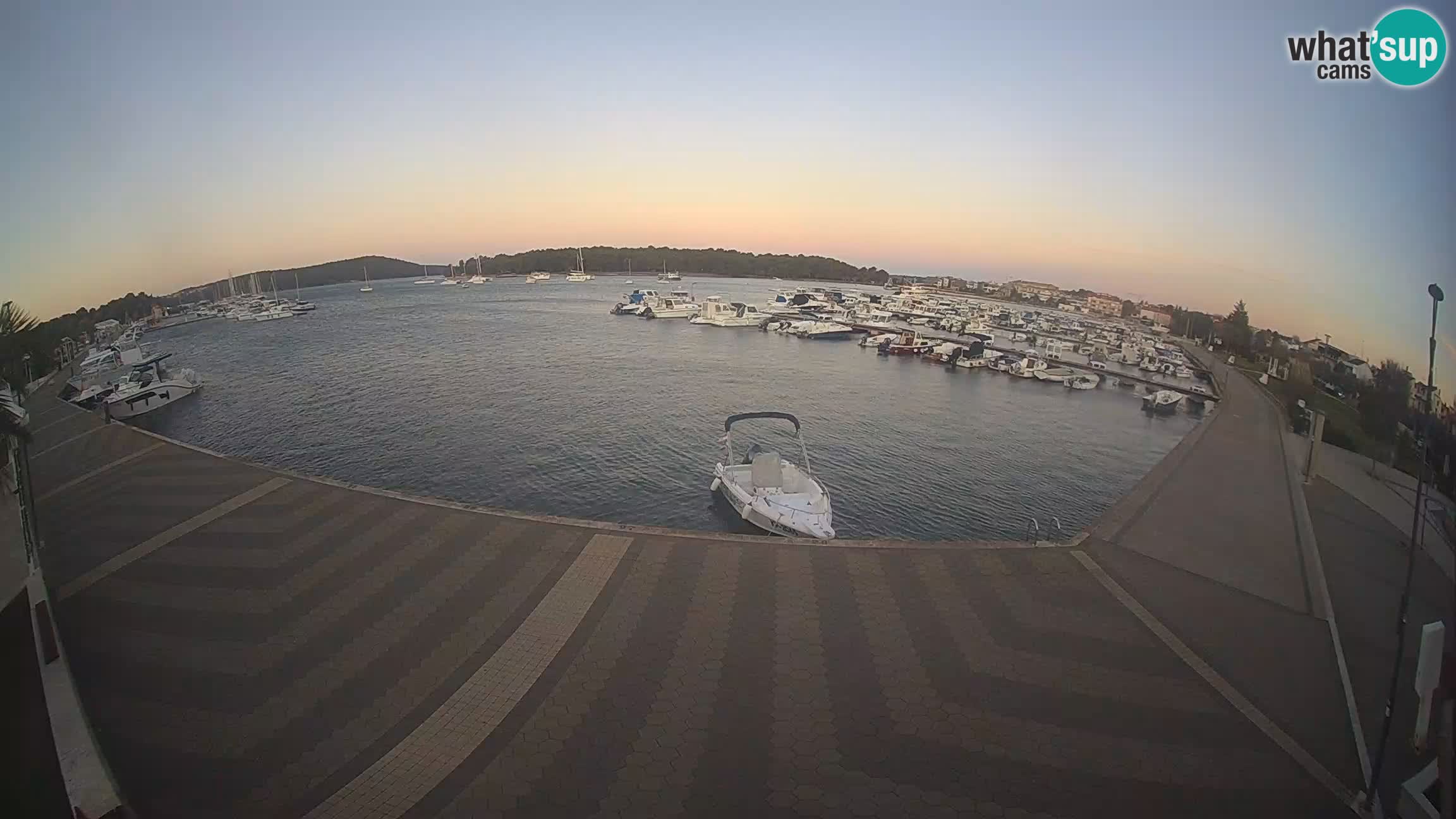 LIVE webcam Medulin marina