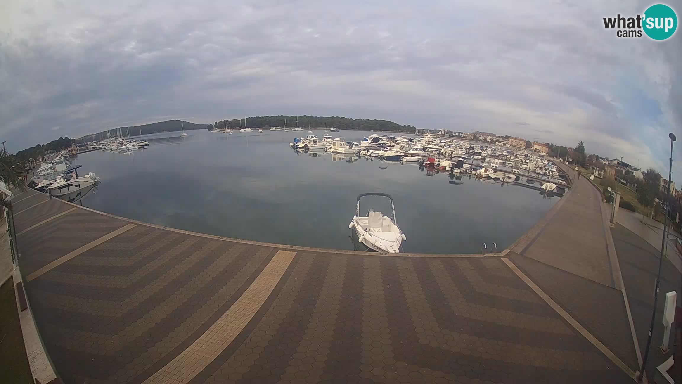 LIVE webcam Medulin marina