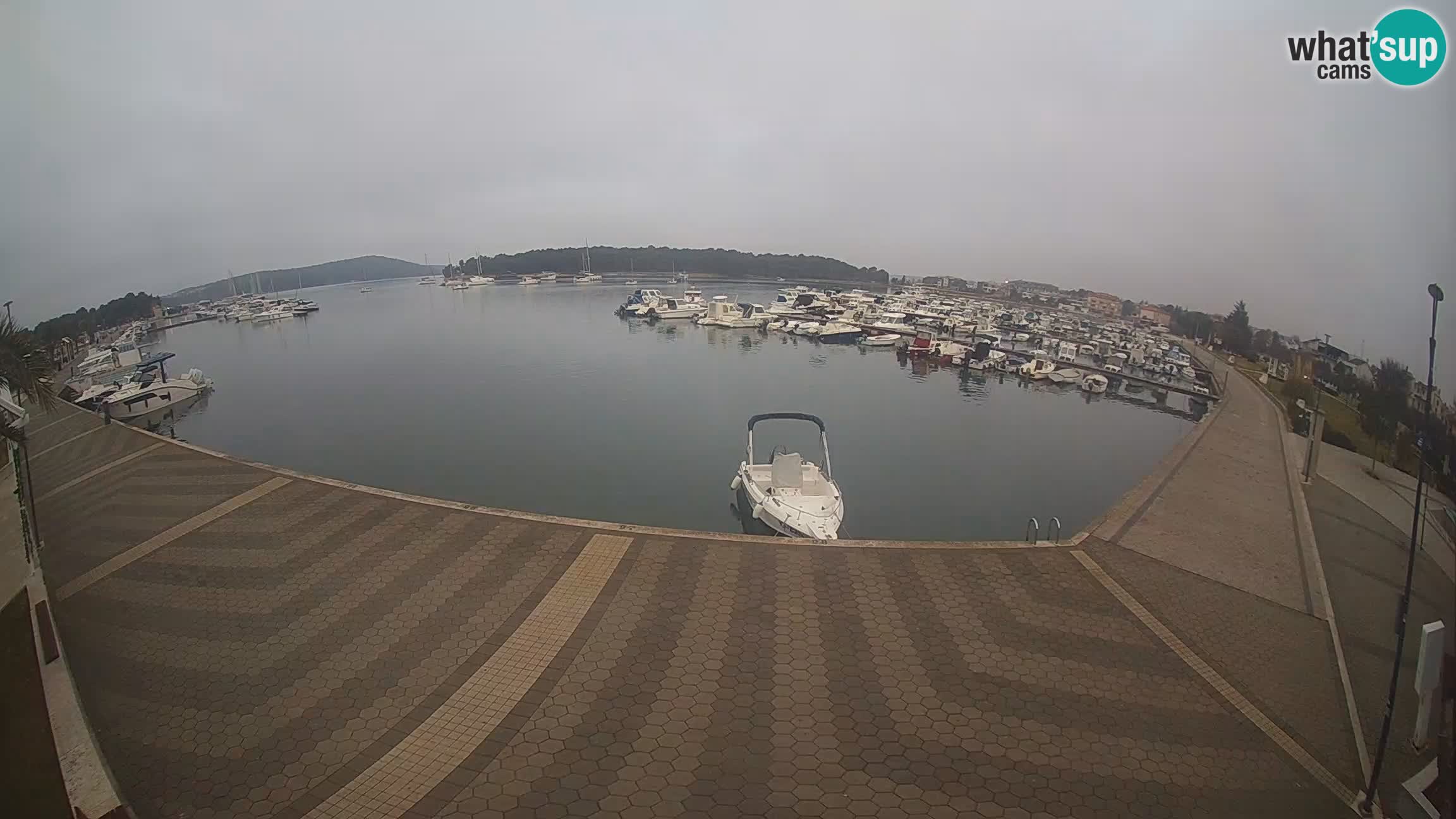 LIVE webcam Medulin marina