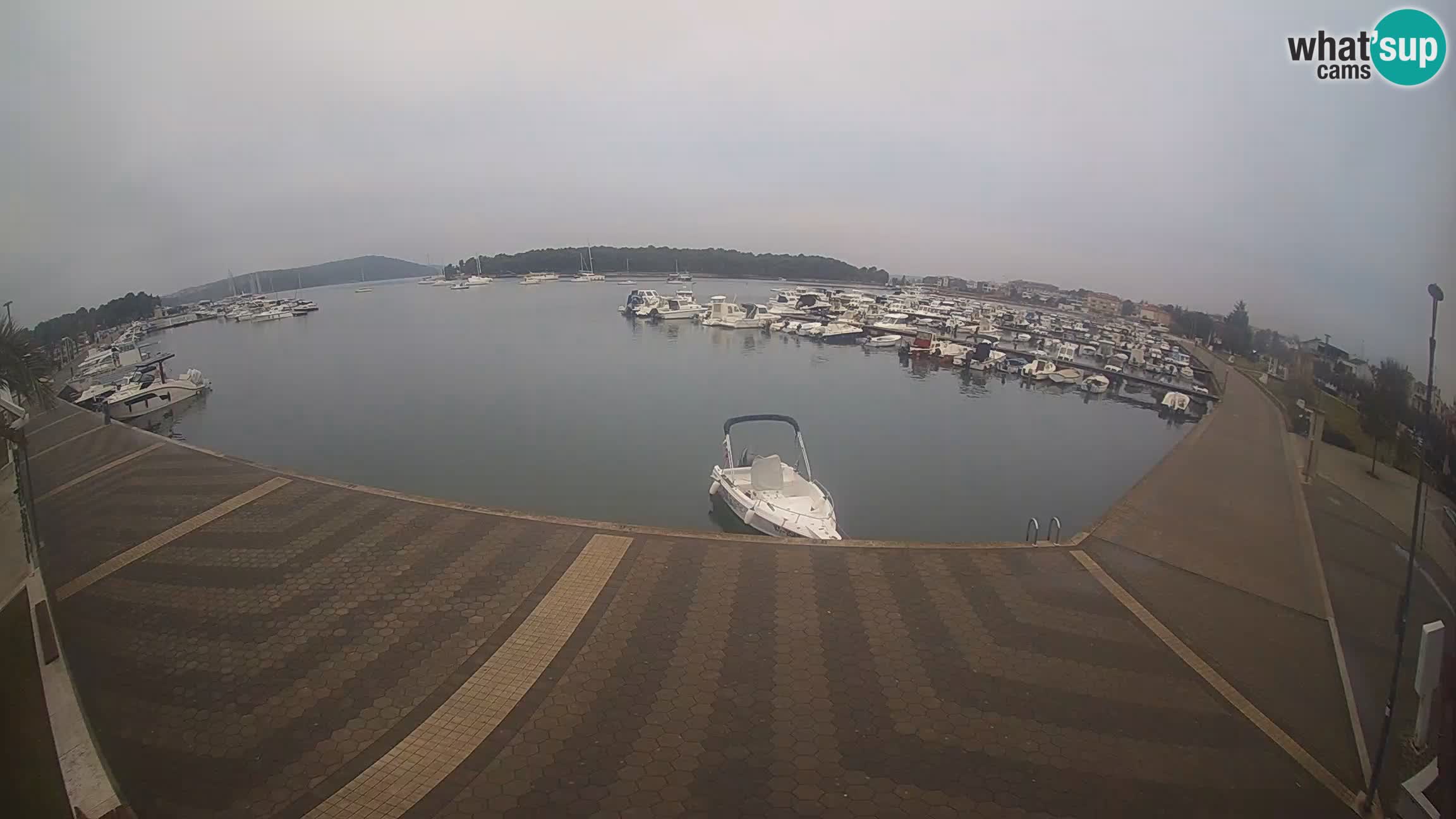 LIVE webcam Medulin marina