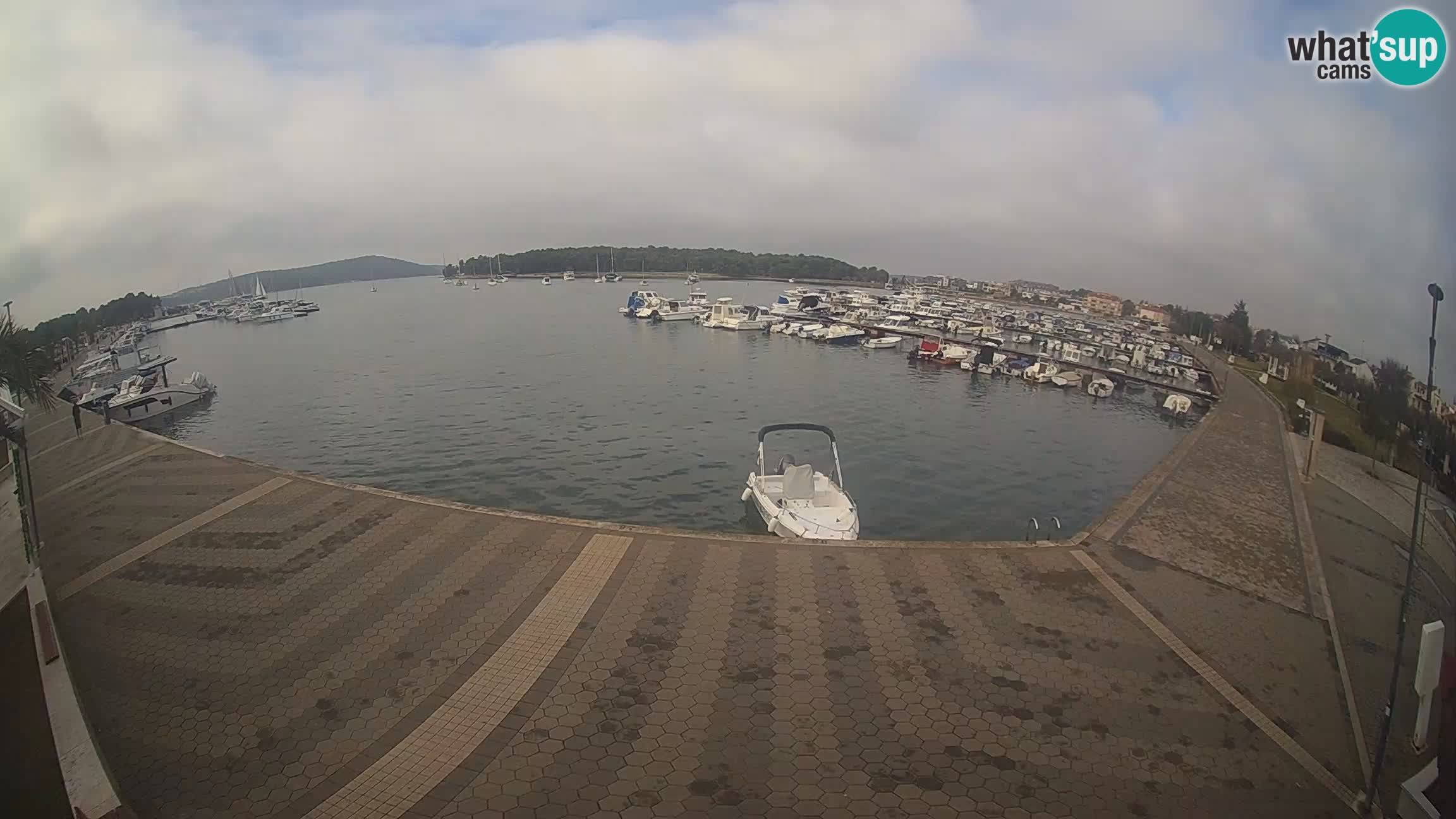 LIVE webcam Medulin marina