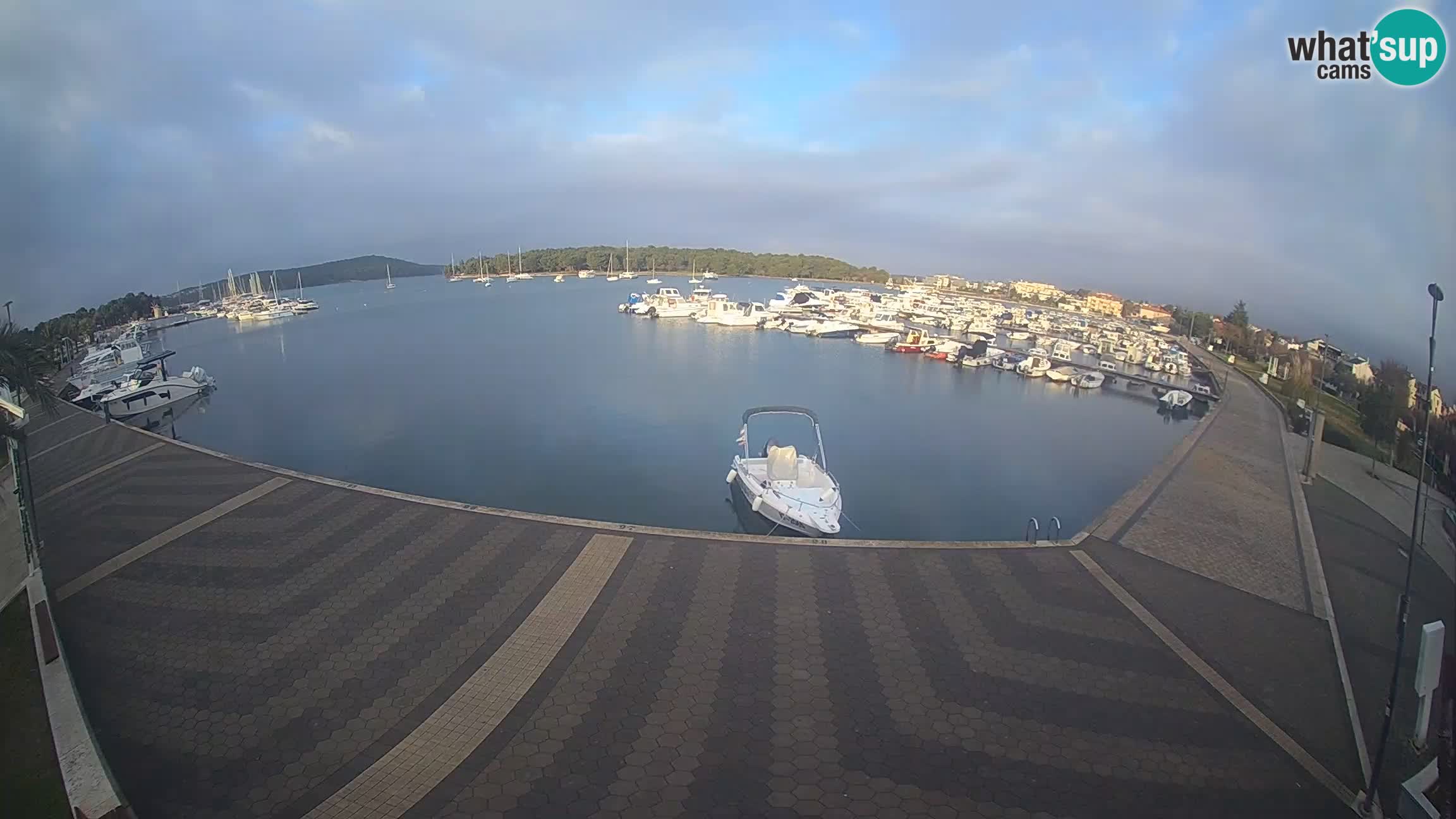 LIVE webcam Medulin marina