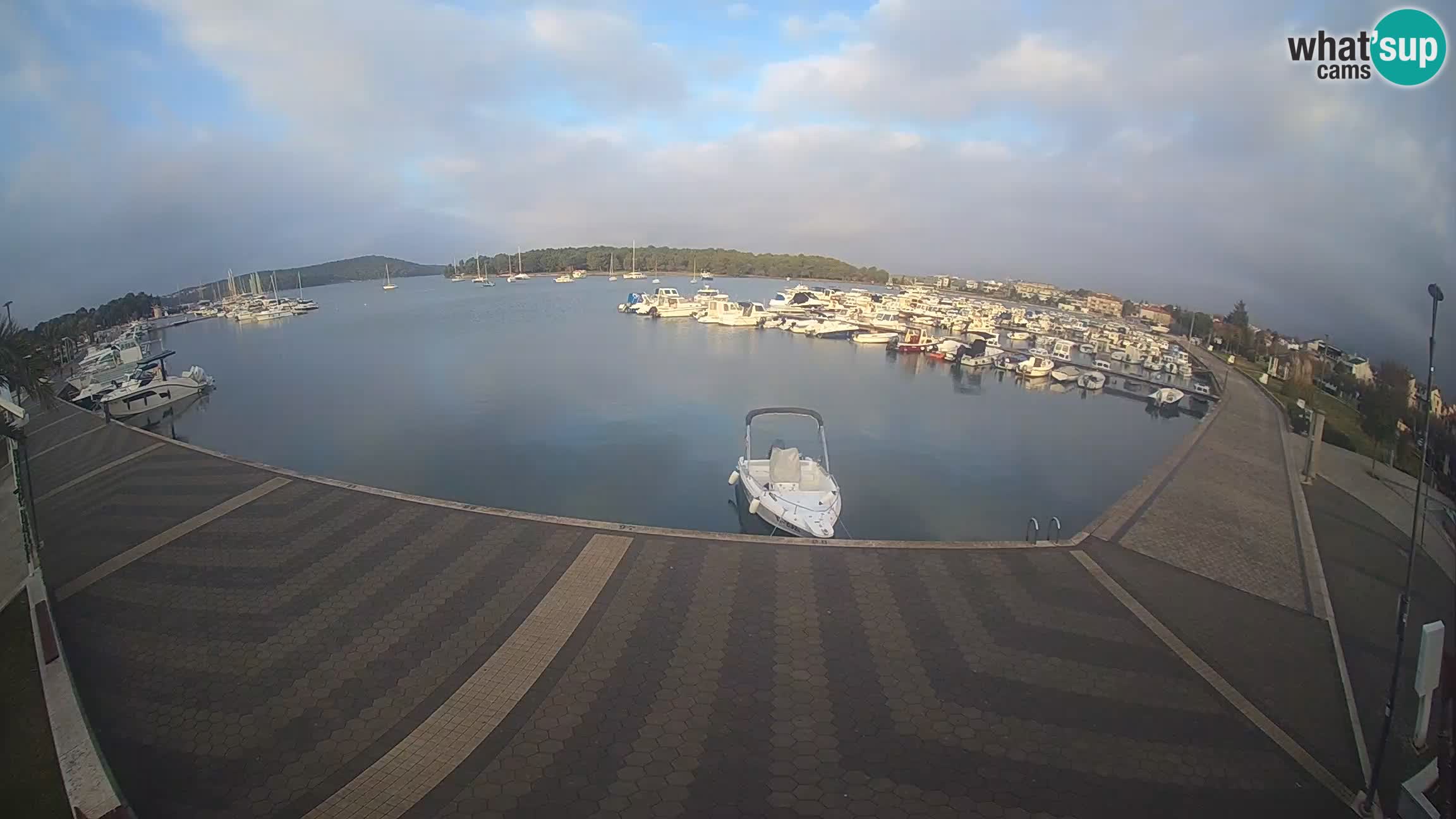 LIVE webcam Medulin marina