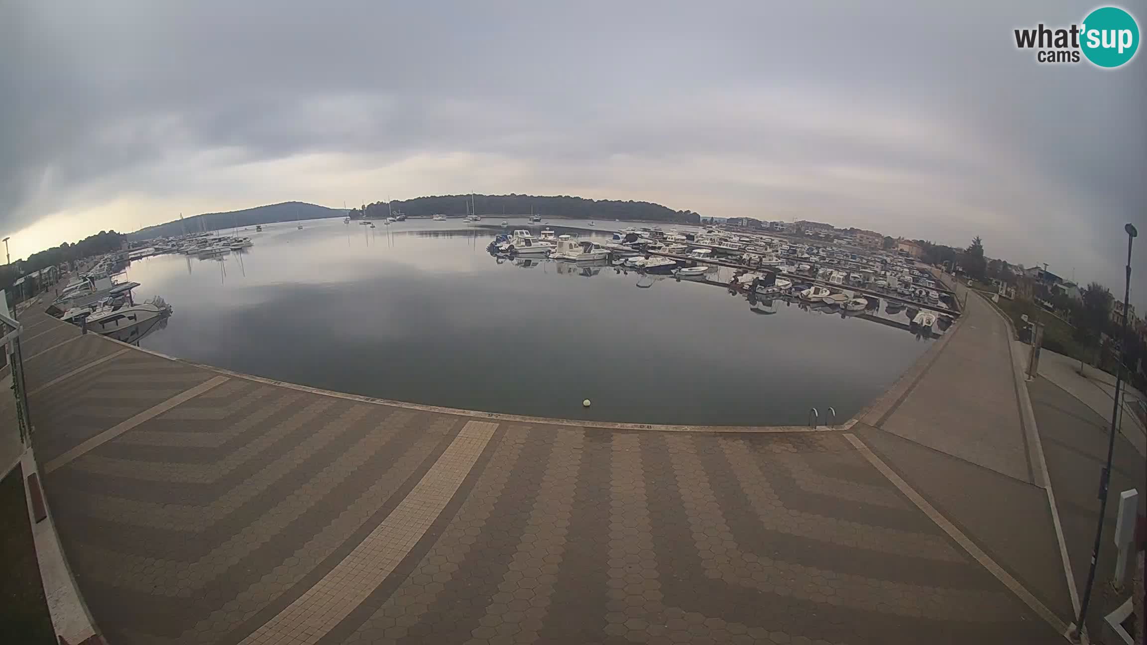 LIVE webcam Medulin marina