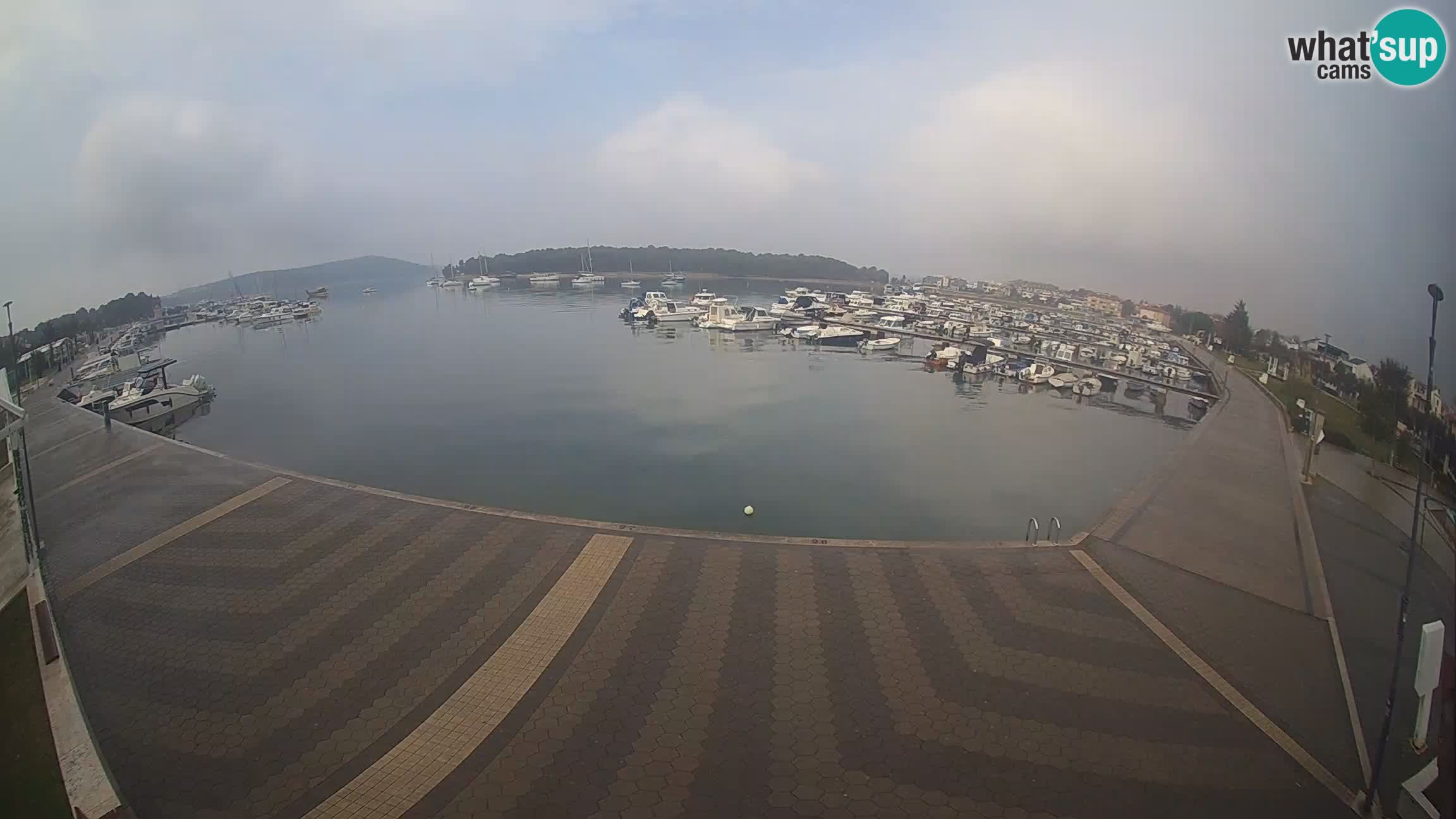 LIVE webcam Medulin marina