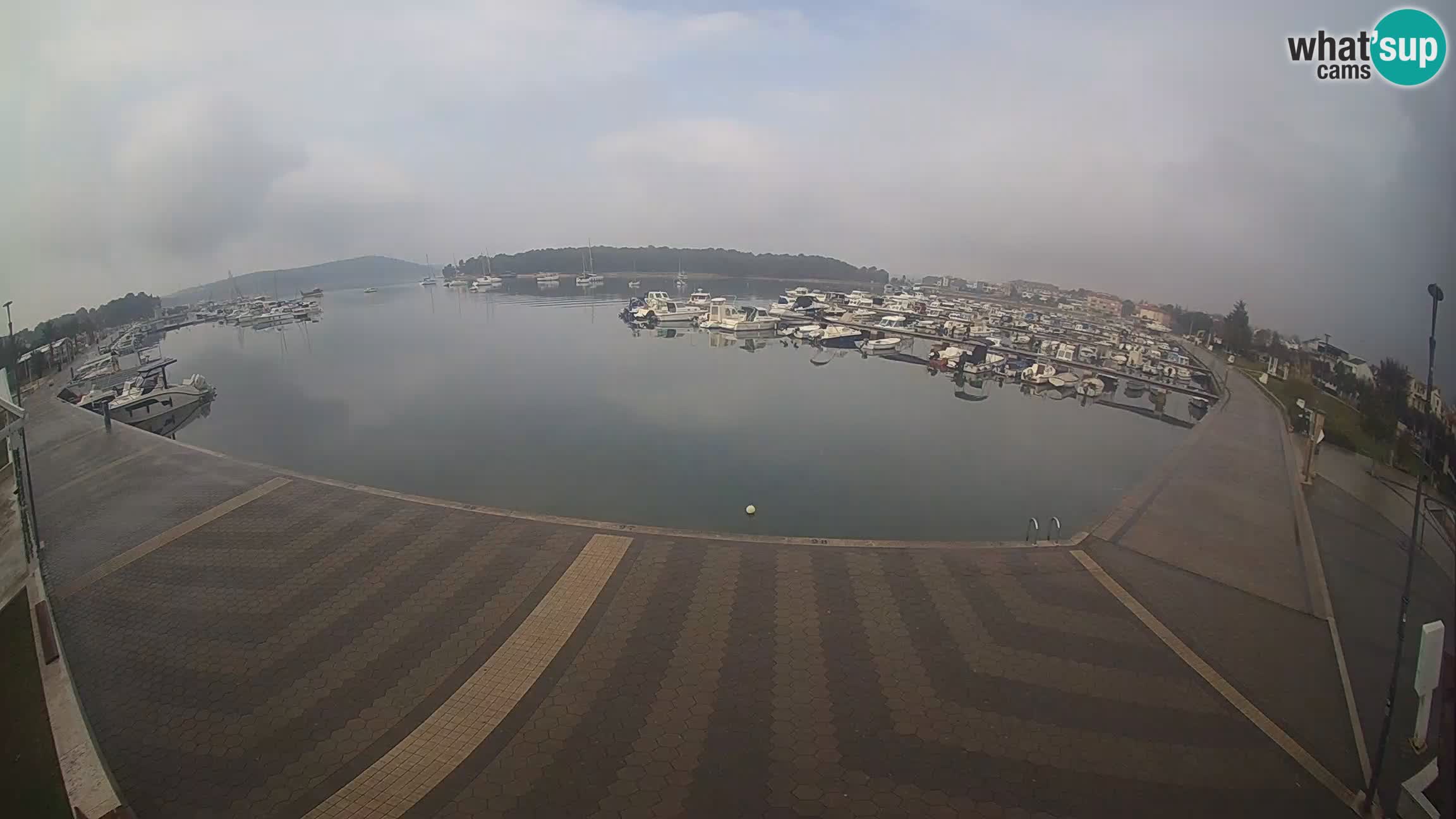 LIVE webcam Medulin marina