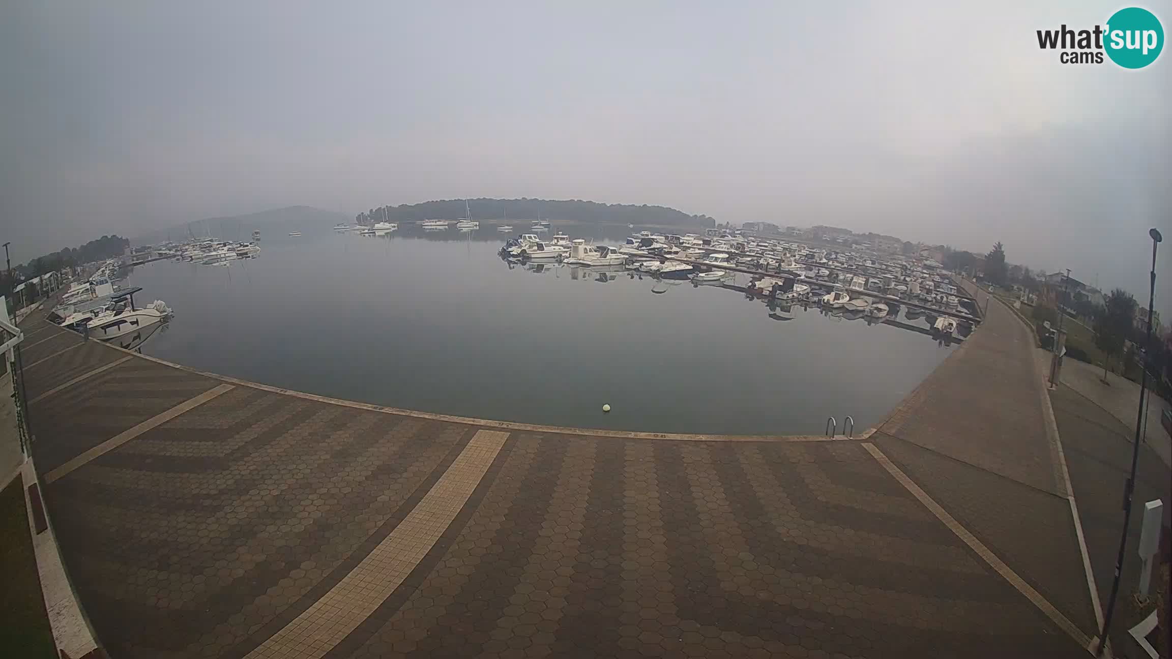 LIVE webcam Medulin marina