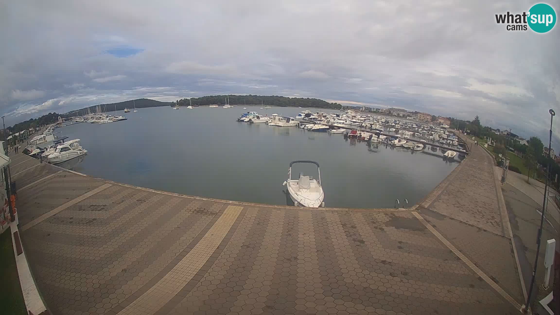 LIVE webcam Medulin marina
