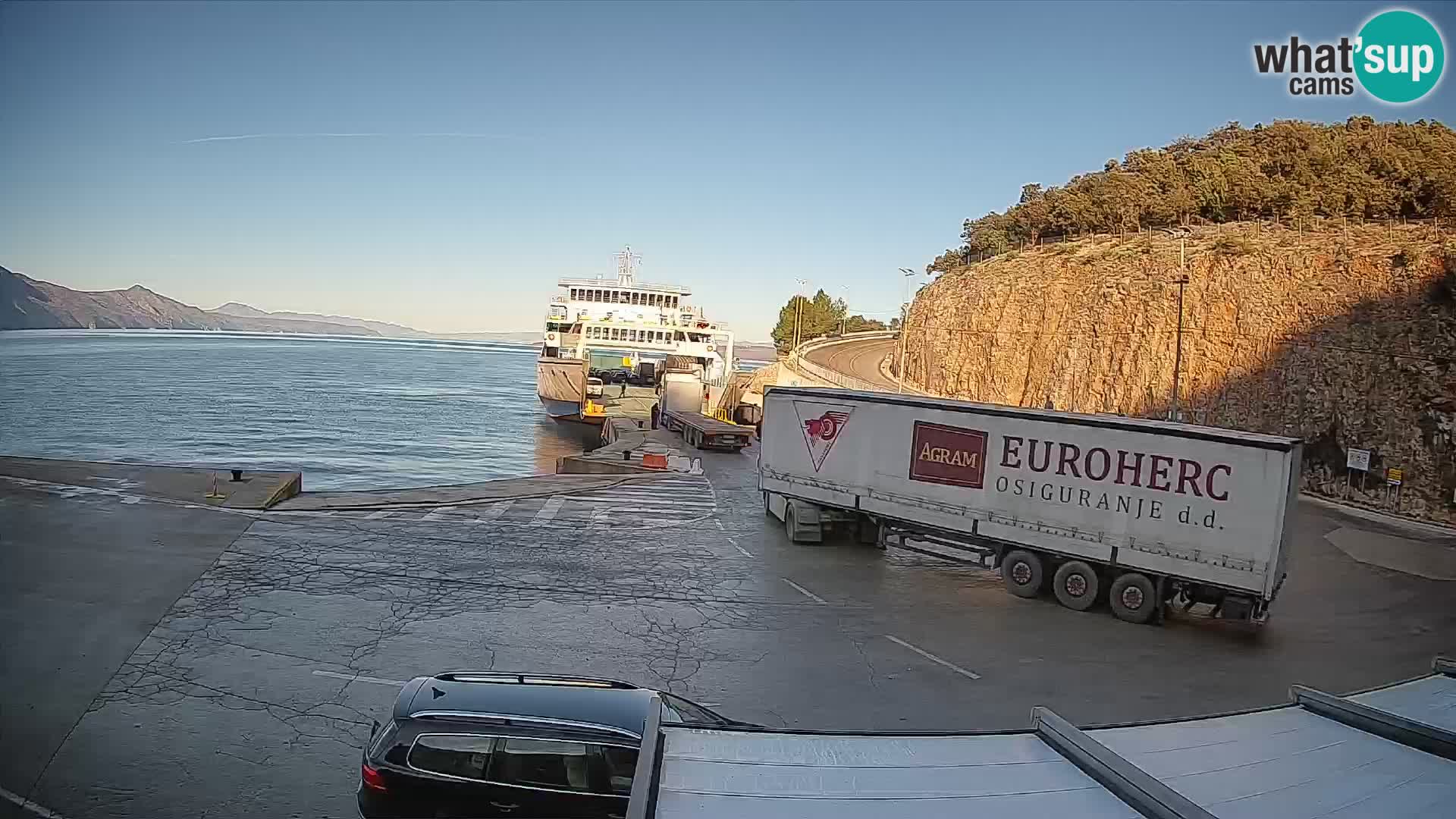 Spletna kamera Cres – Trajekno pristanišče Merag – Krk
