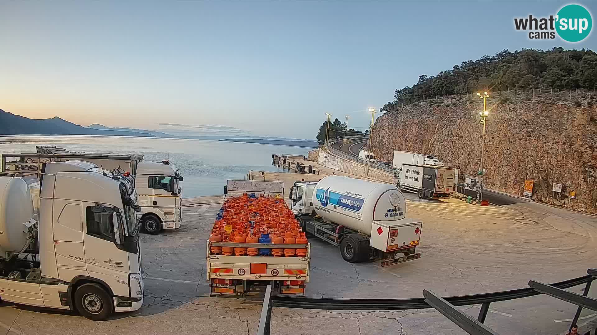 Spletna kamera Cres – Trajekno pristanišče Merag – Krk