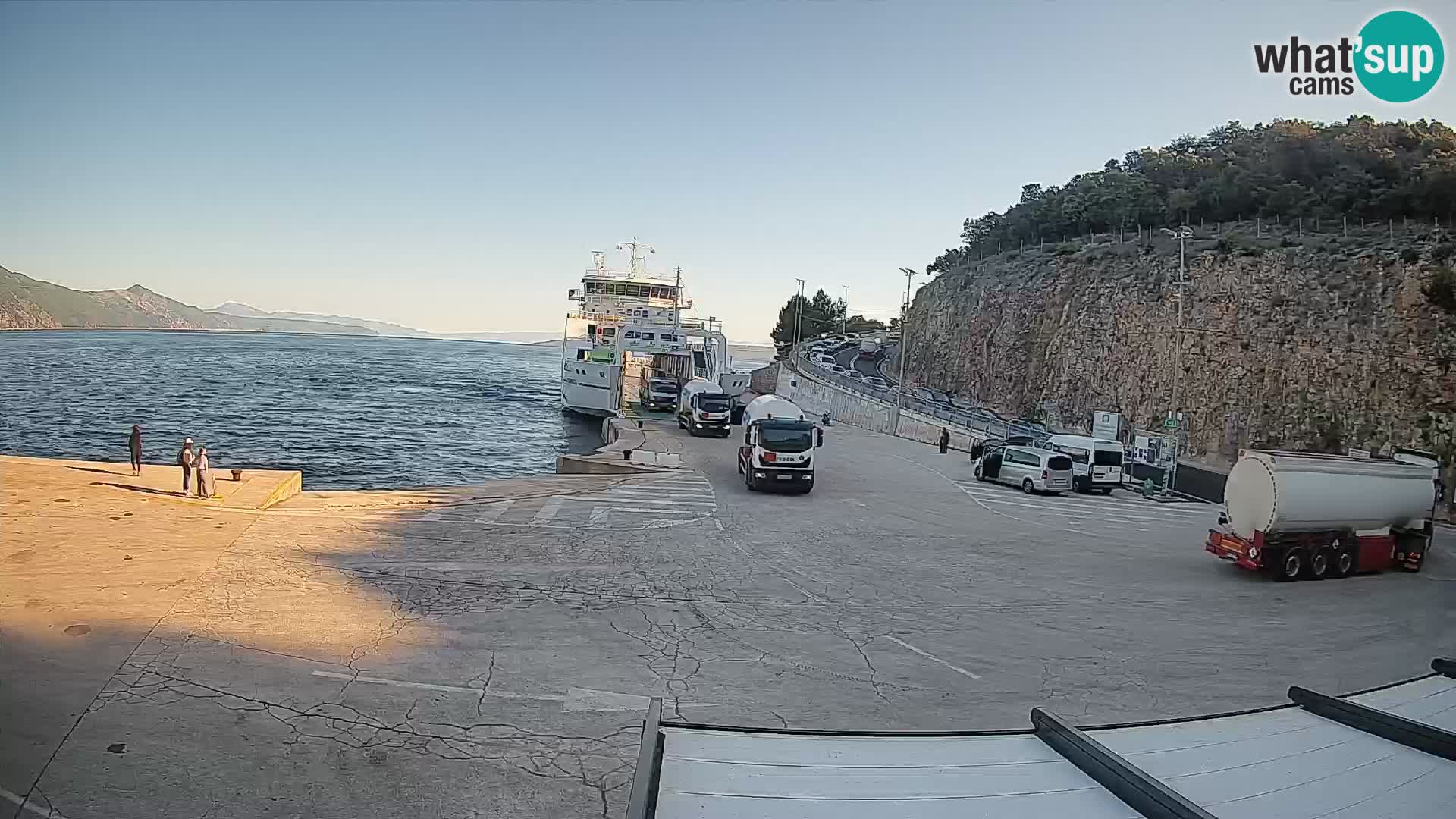 Spletna kamera Cres – Trajekno pristanišče Merag – Krk