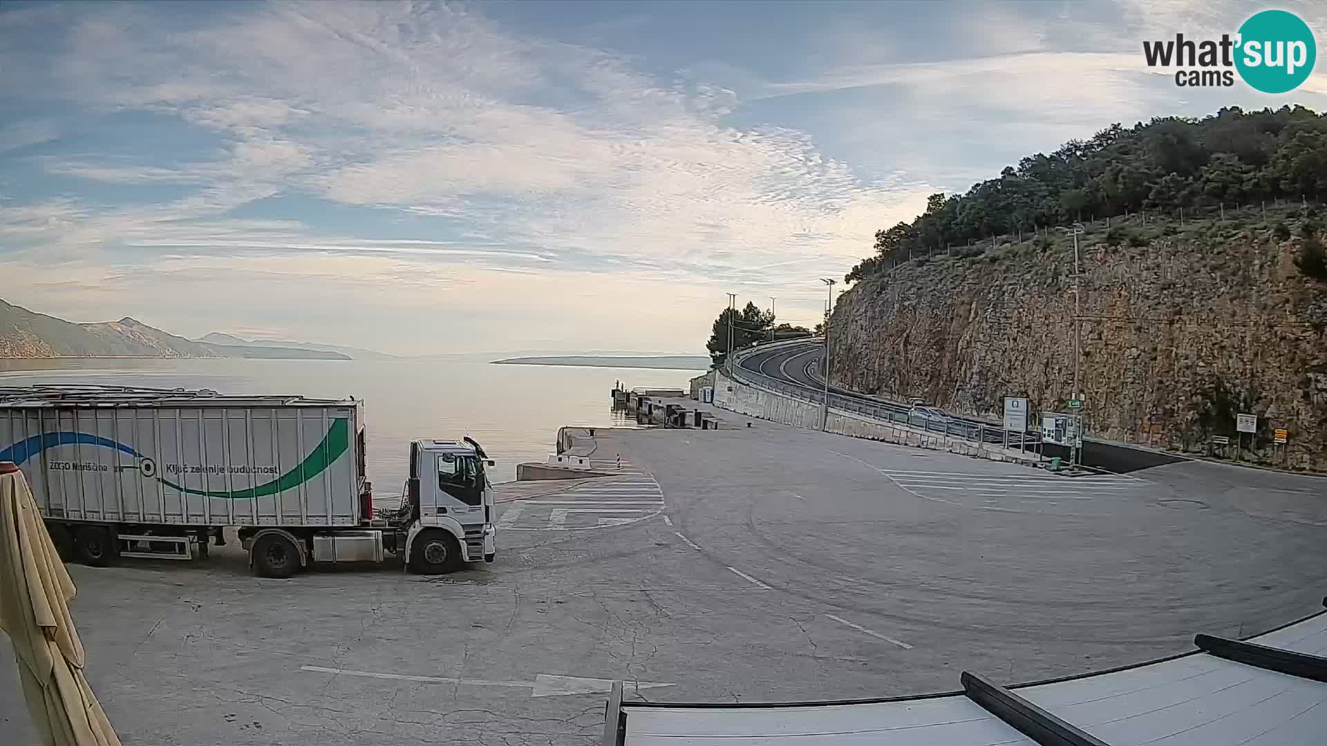Spletna kamera Cres – Trajekno pristanišče Merag – Krk