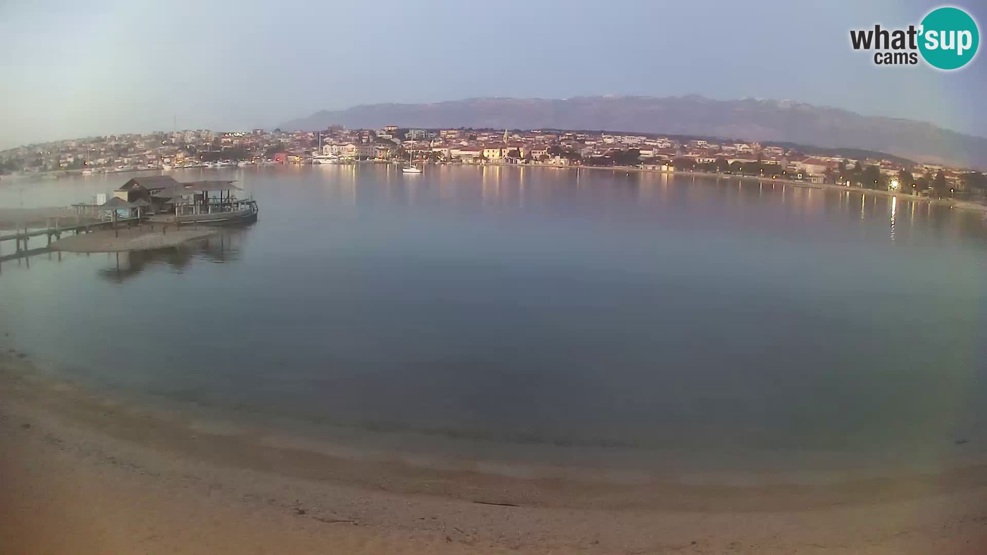 Novalja en vivo – playa de la ciudad