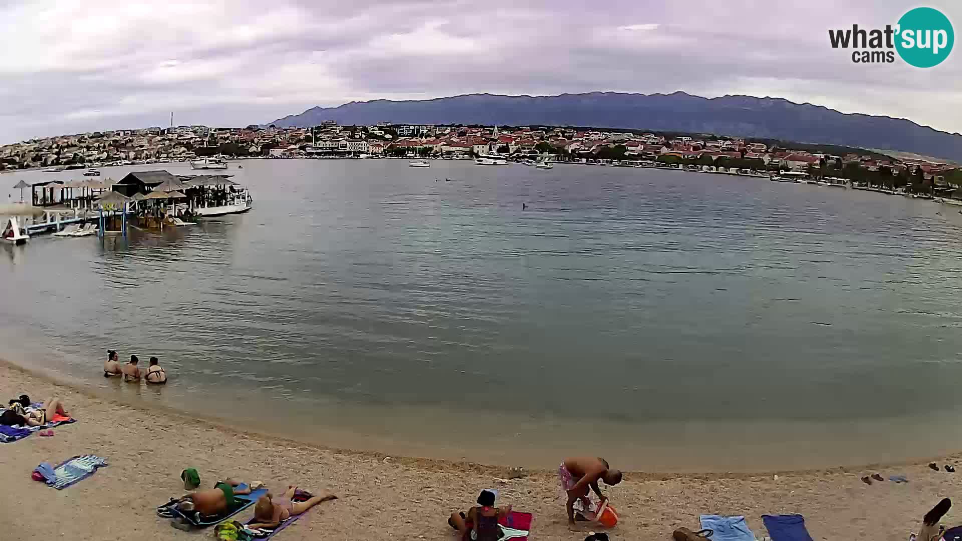Novalja en vivo – playa de la ciudad