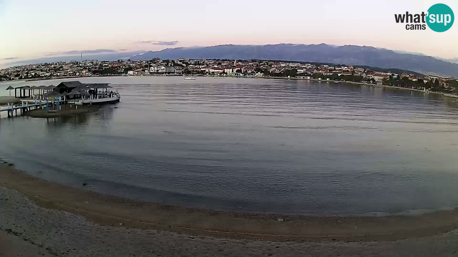 Novalja en vivo – playa de la ciudad