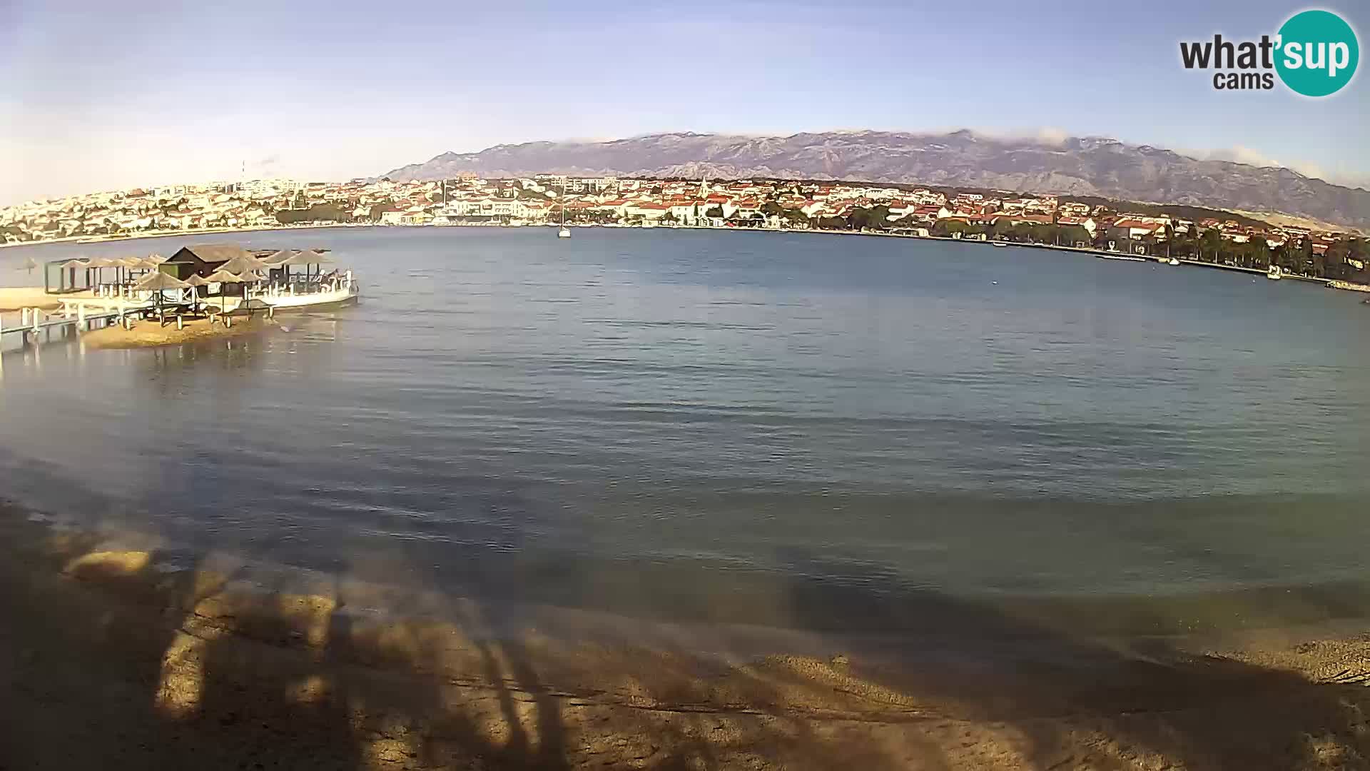 Novalja en vivo – playa de la ciudad