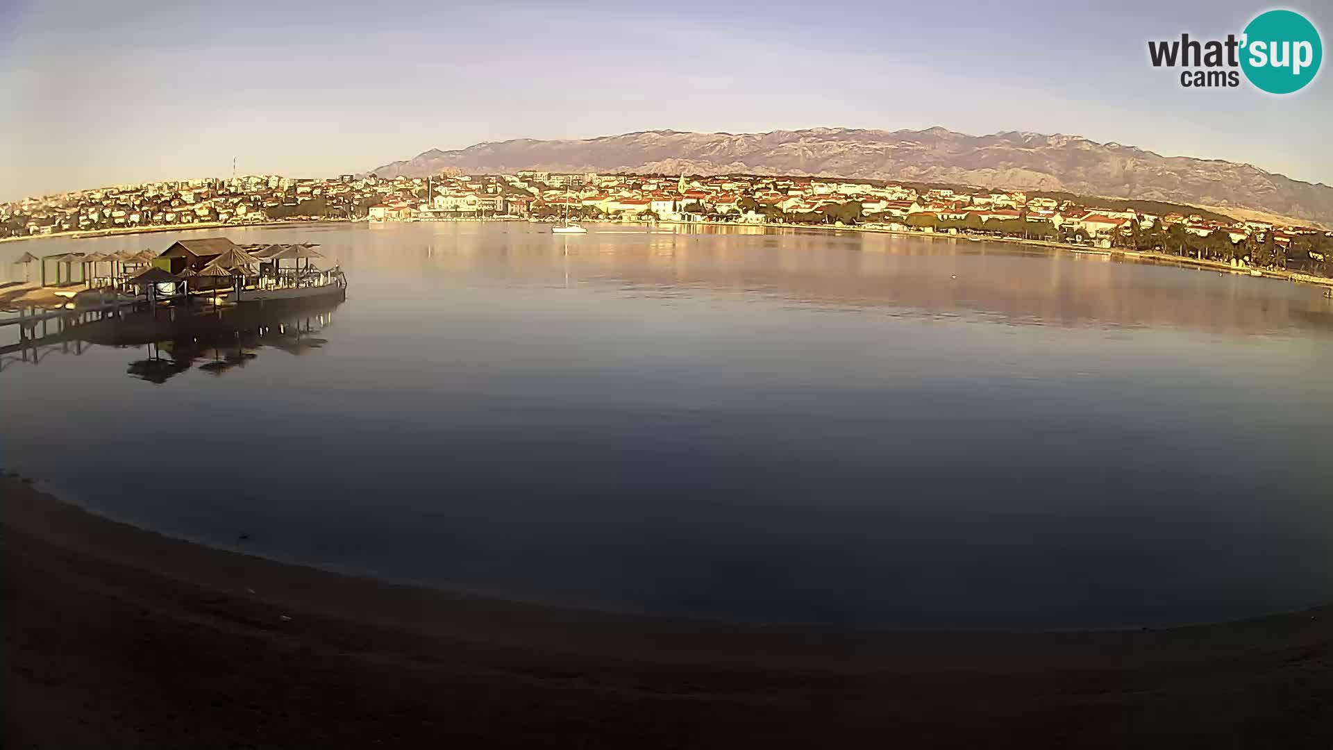 Novalja en vivo – playa de la ciudad