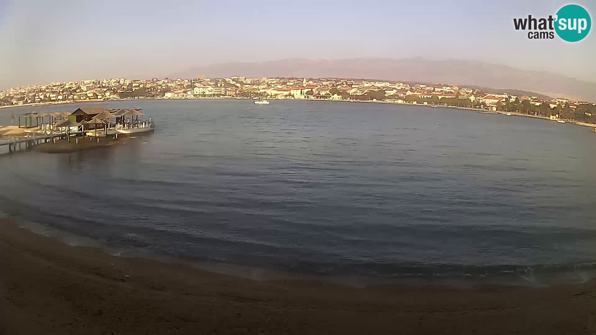 Novalja en vivo – playa de la ciudad