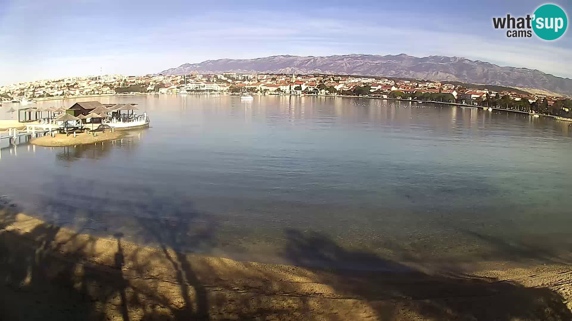 Novalja en vivo – playa de la ciudad
