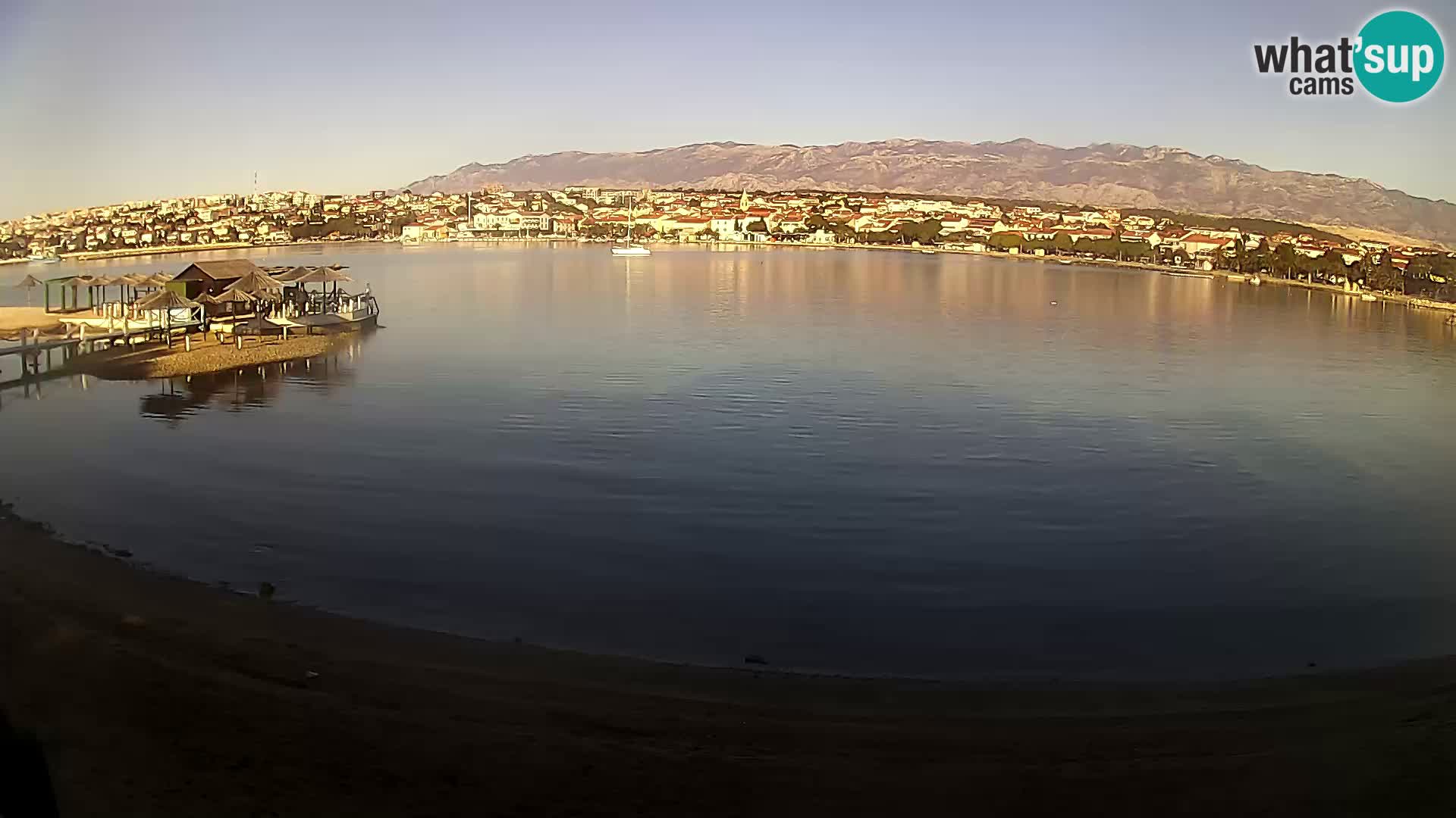 Novalja en vivo – playa de la ciudad